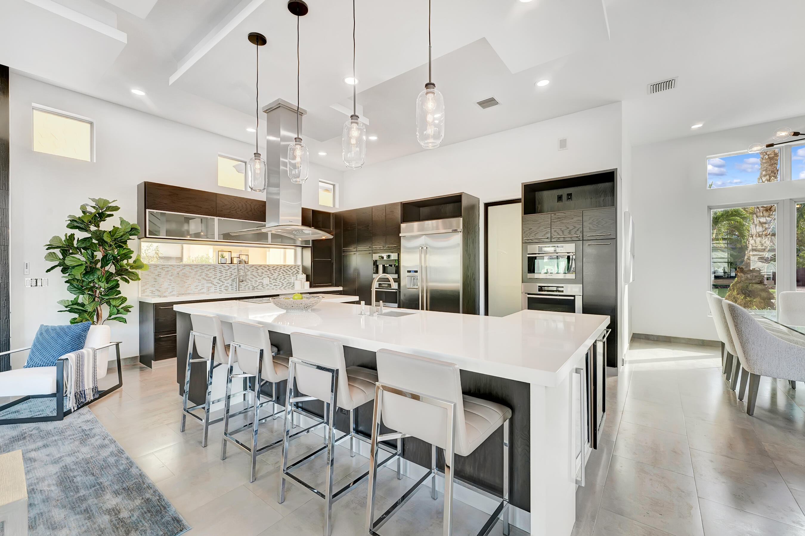 1005 Rhodes Villa Avenue