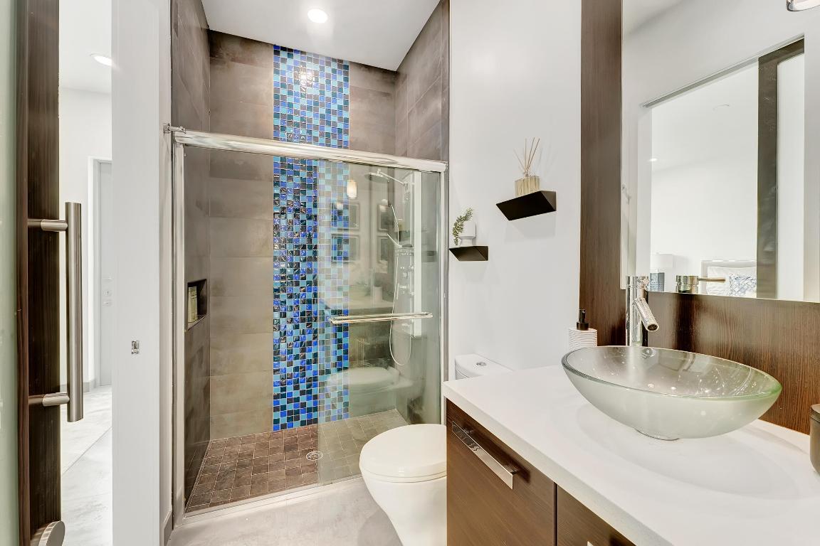 1005 Rhodes Villa Avenue