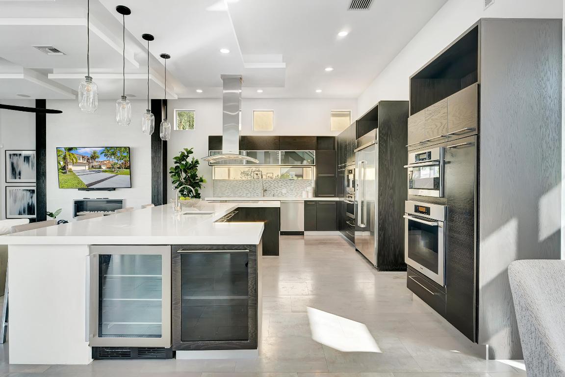 1005 Rhodes Villa Avenue