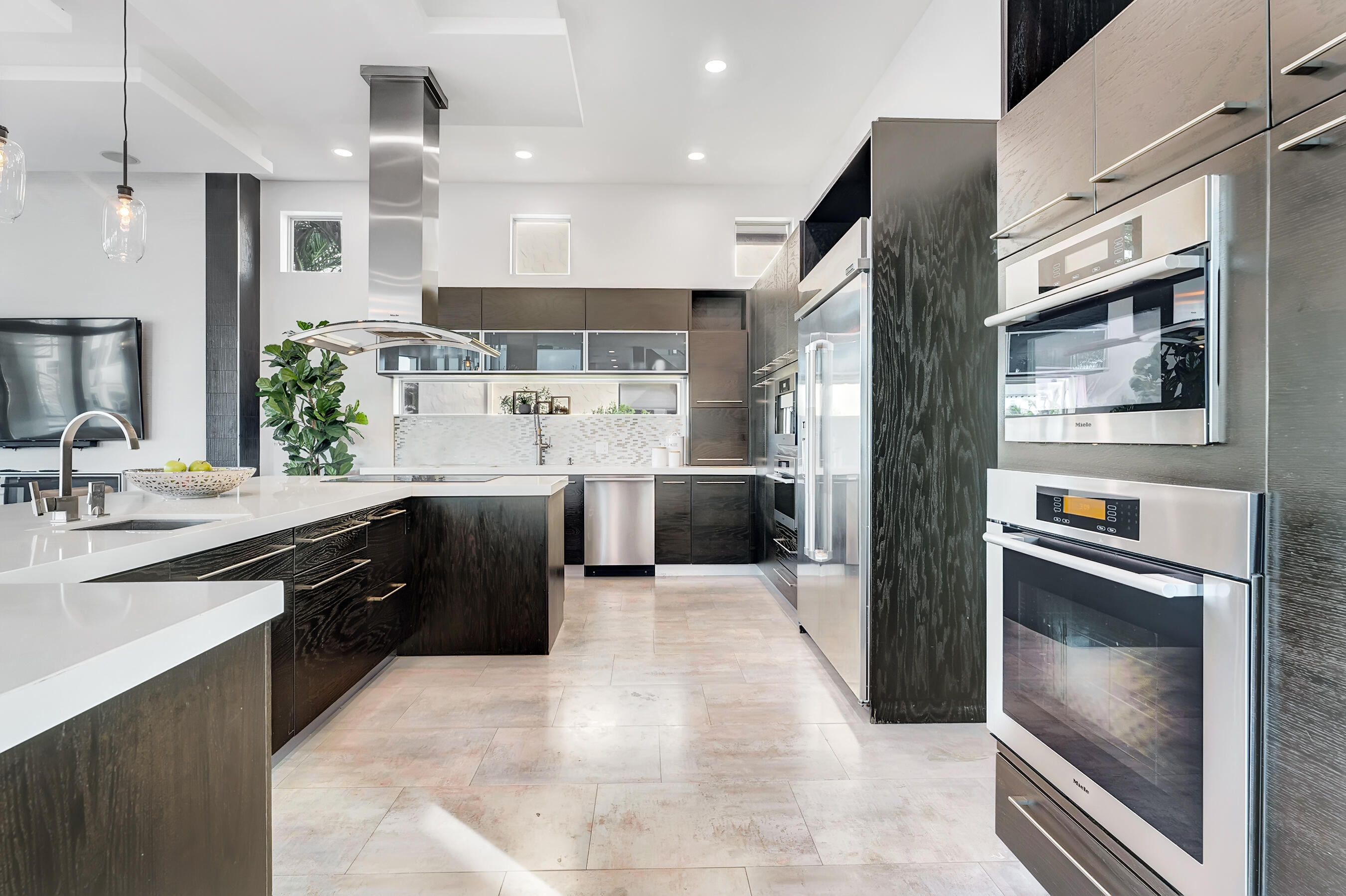 1005 Rhodes Villa Avenue