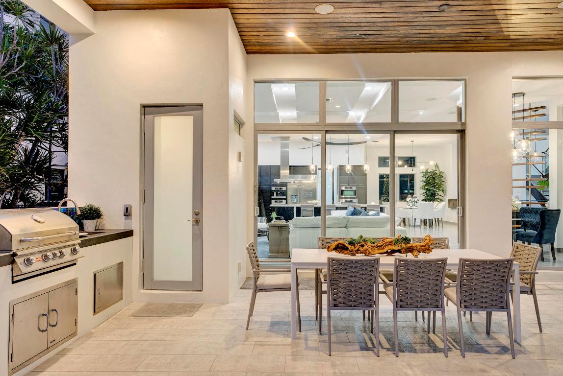 1005 Rhodes Villa Avenue