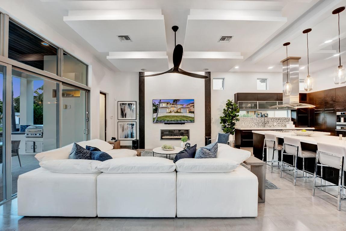 1005 Rhodes Villa Avenue