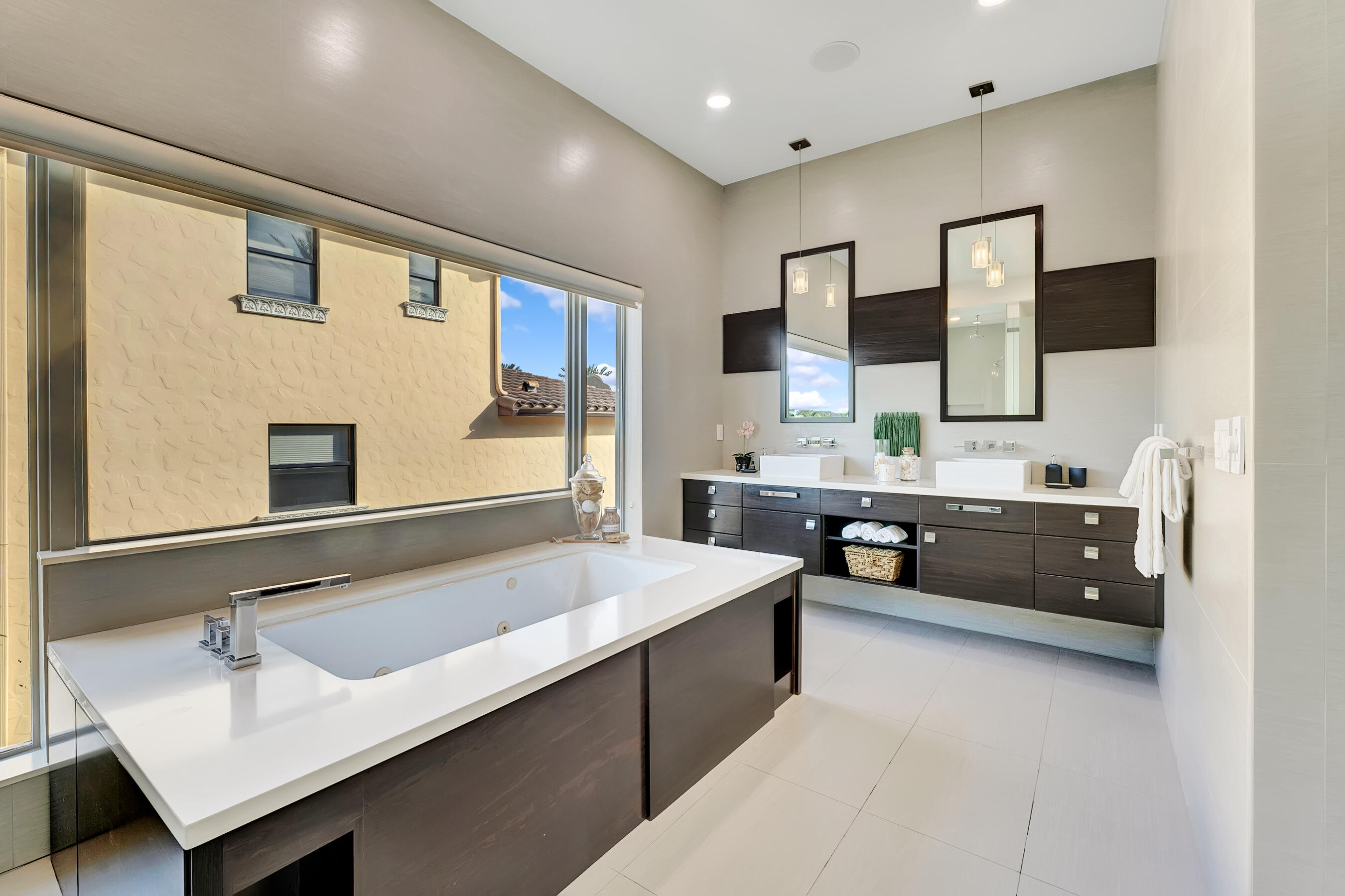 1005 Rhodes Villa Avenue