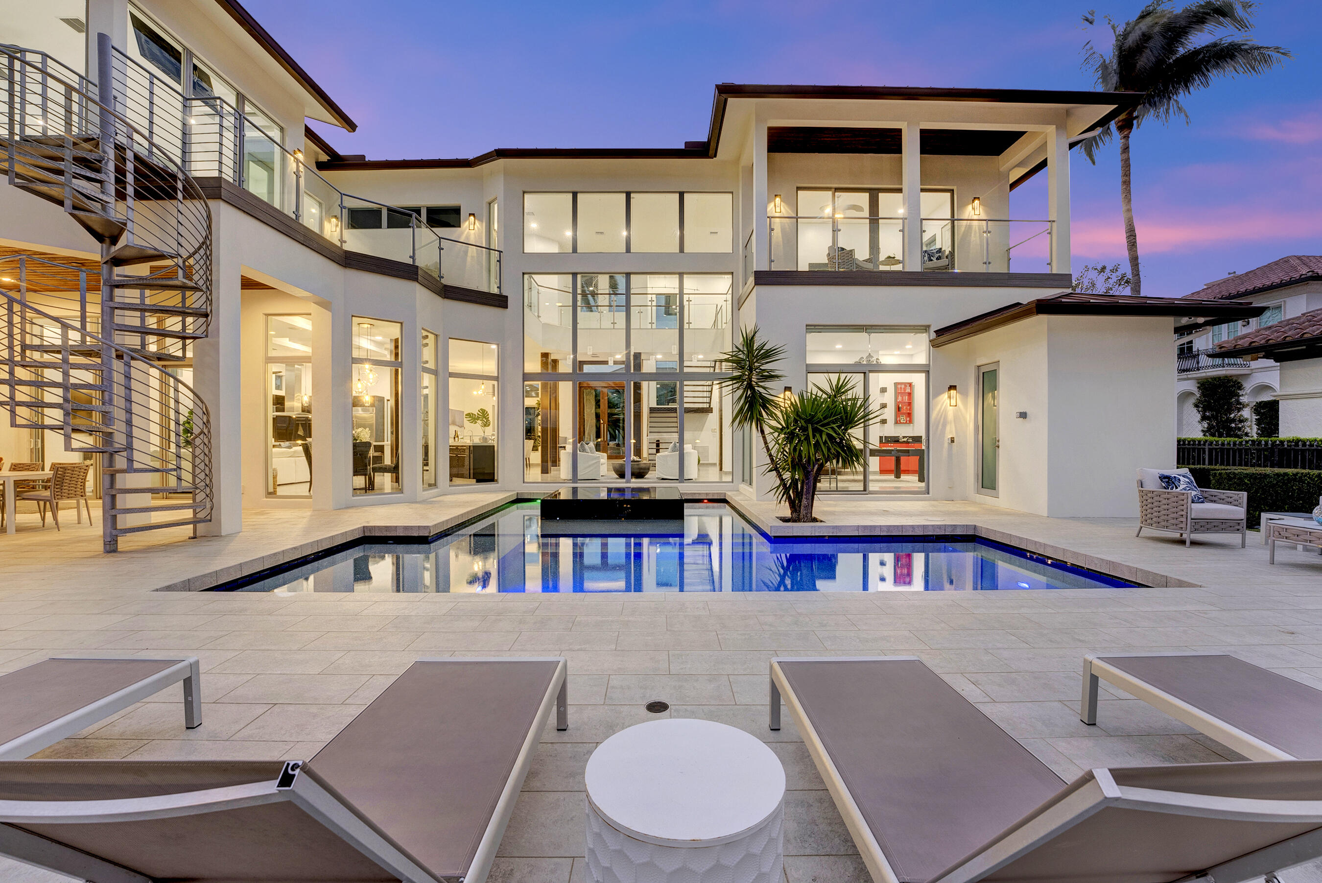 1005 Rhodes Villa Avenue