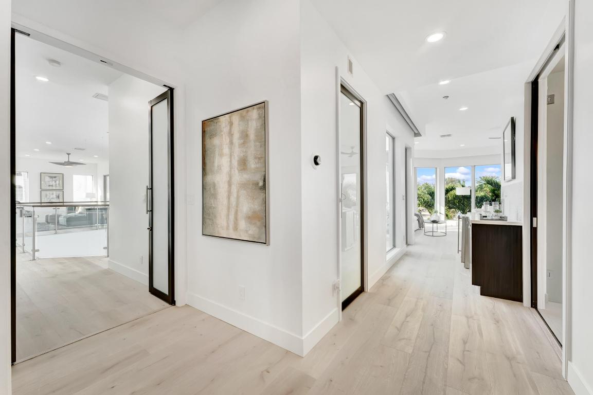 1005 Rhodes Villa Avenue