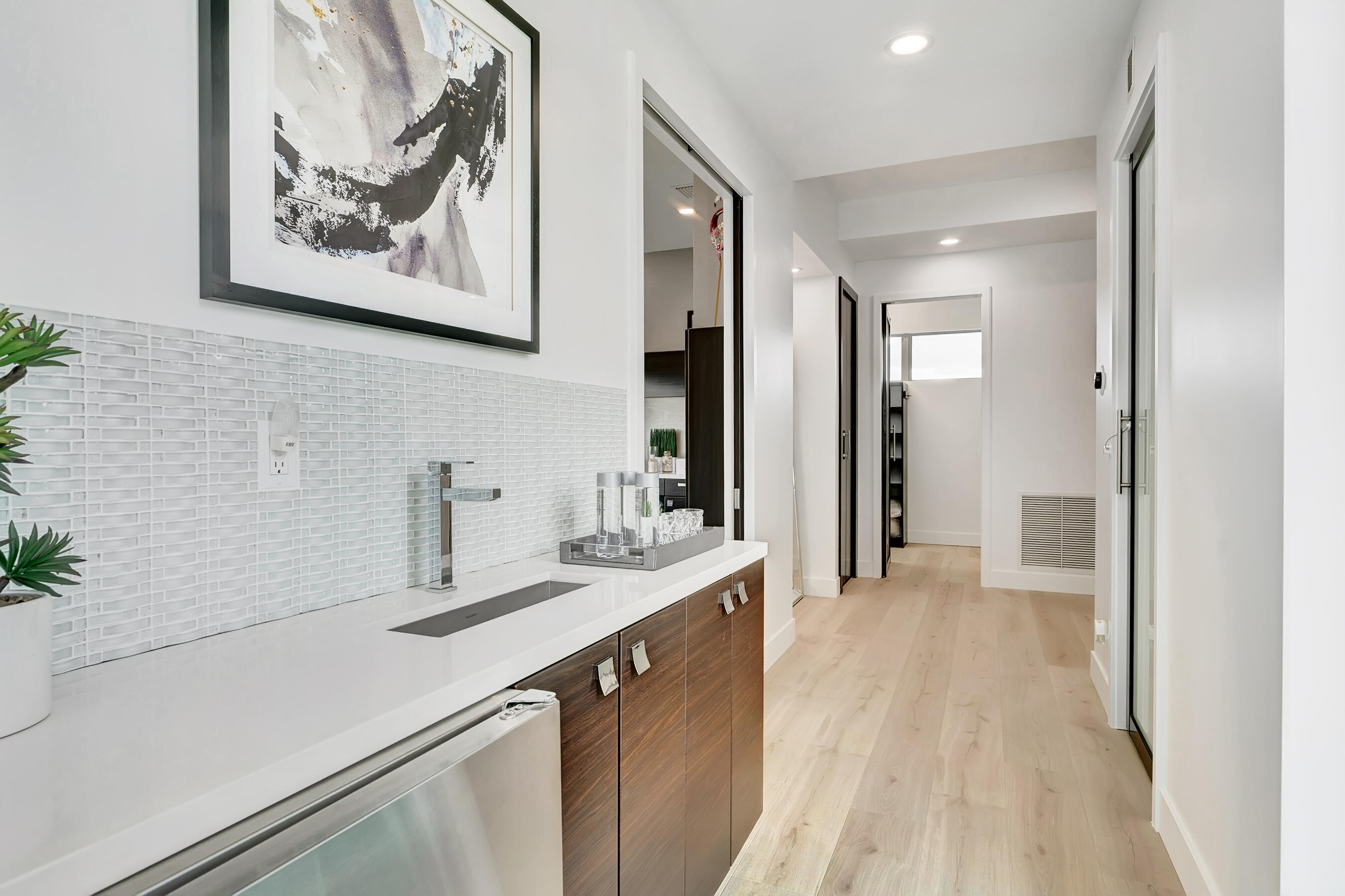 1005 Rhodes Villa Avenue