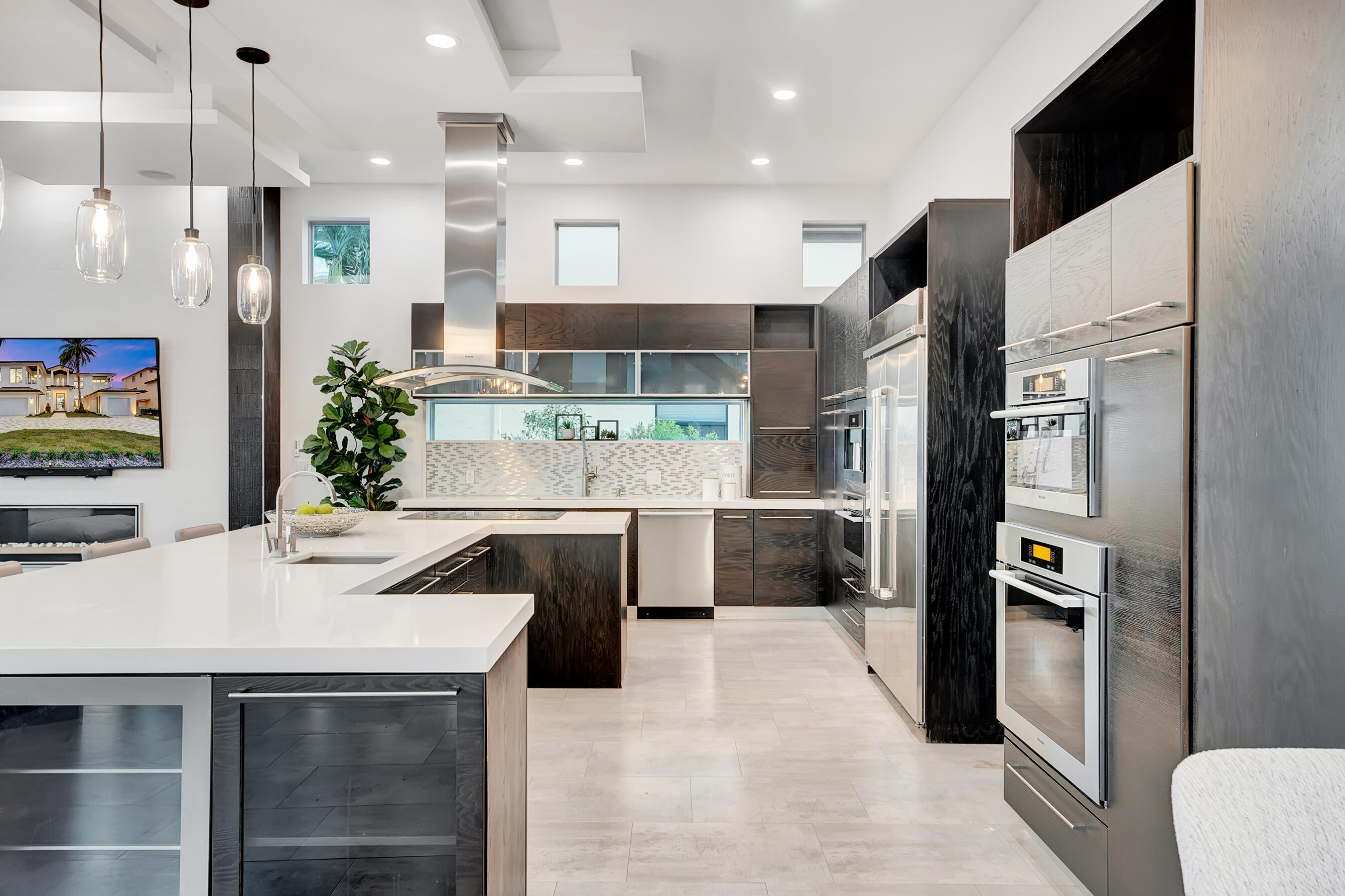 1005 Rhodes Villa Avenue