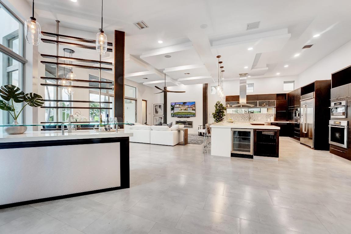 1005 Rhodes Villa Avenue