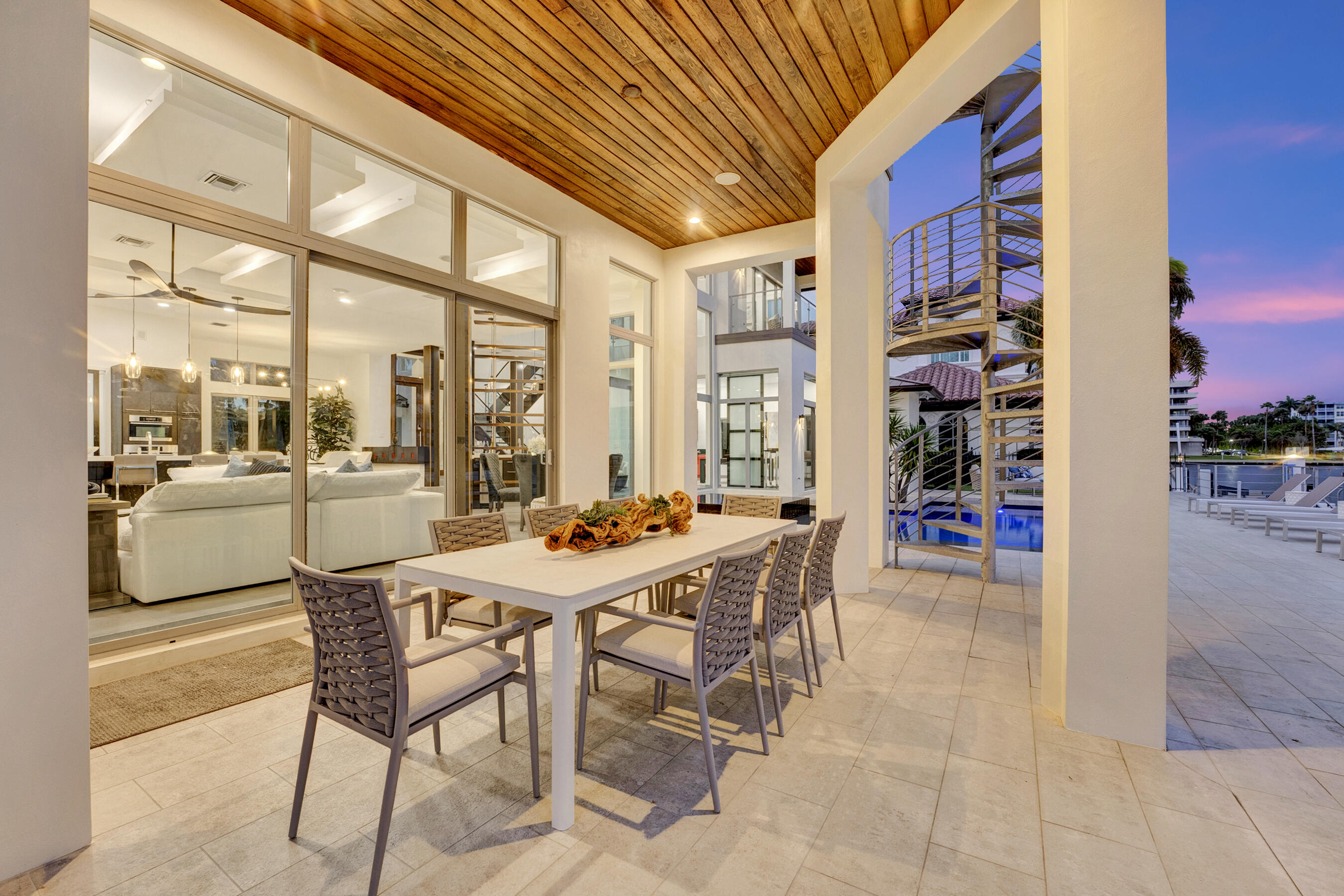 1005 Rhodes Villa Avenue