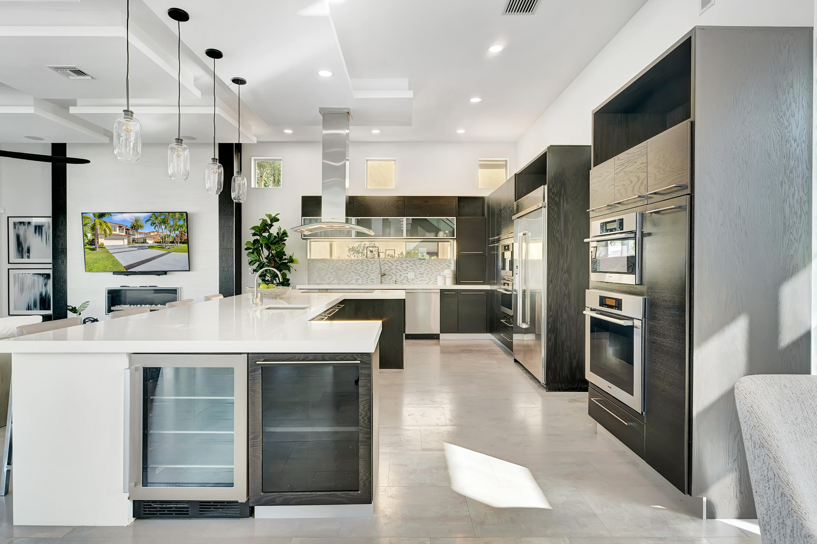 1005 Rhodes Villa Avenue