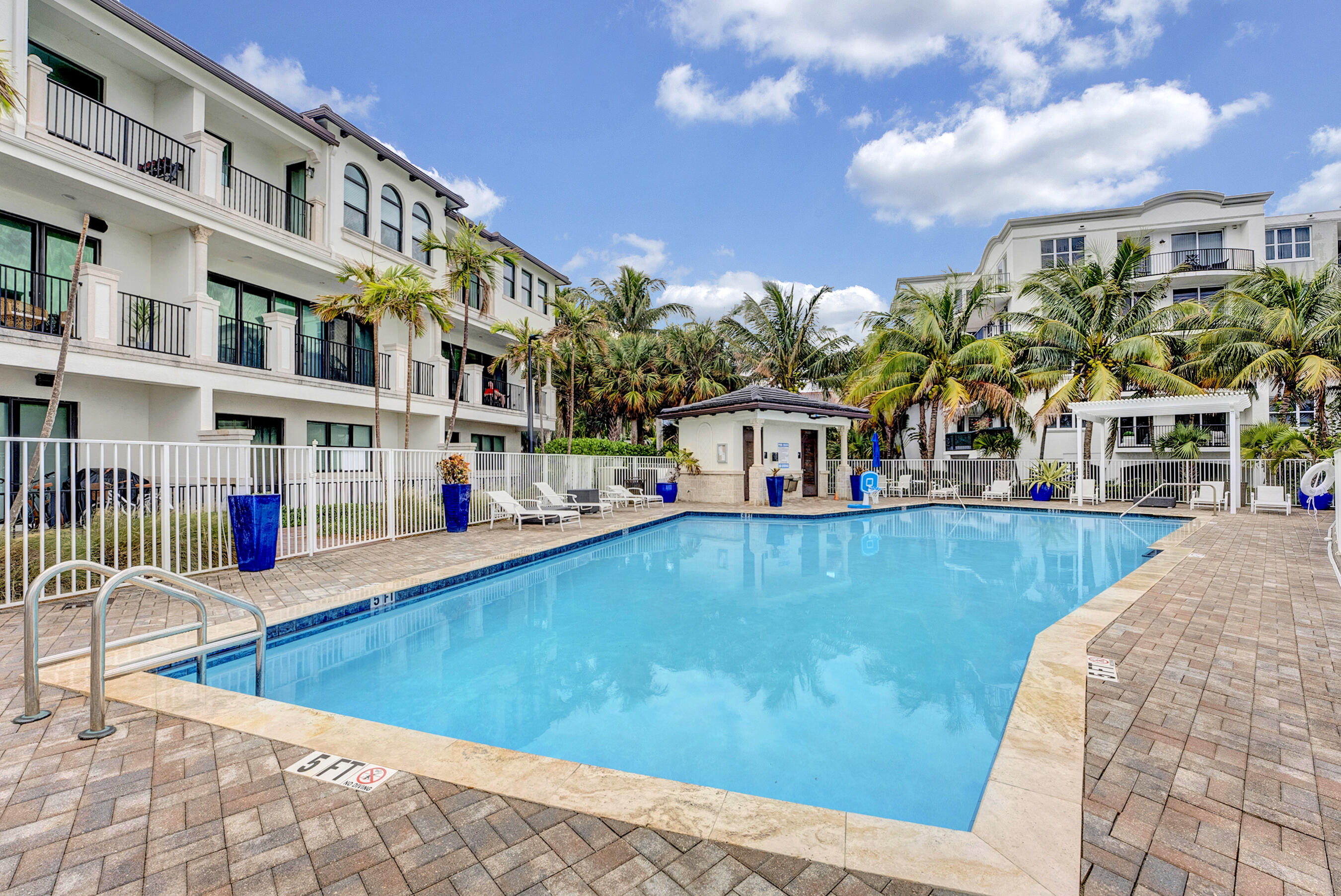 613 Windward Circle S