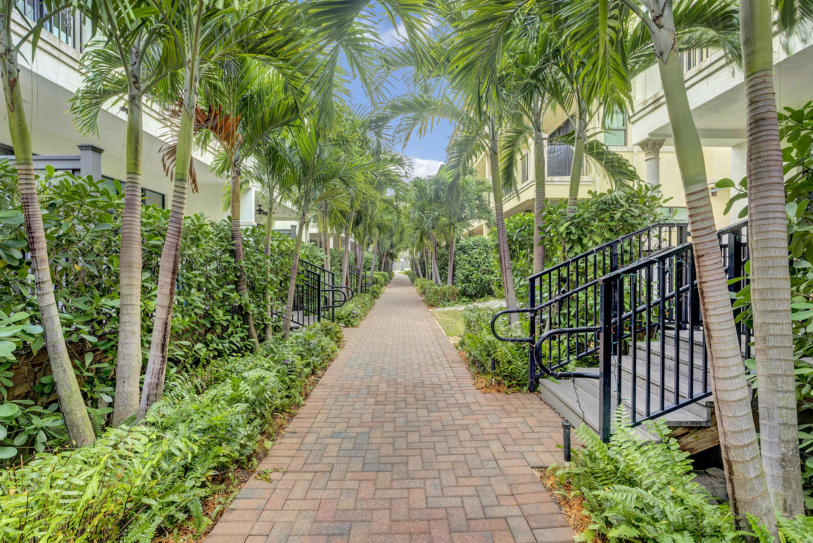 613 Windward Circle S