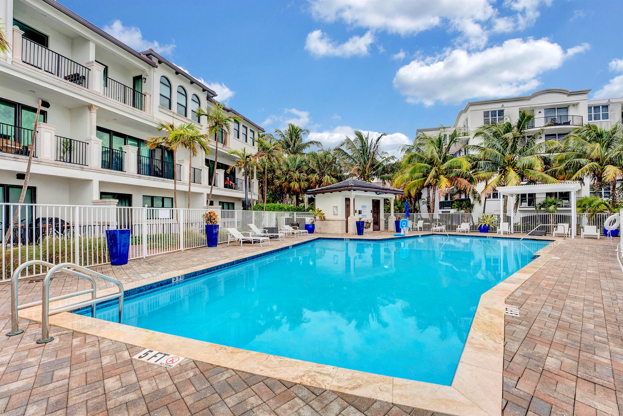 613 Windward Circle S