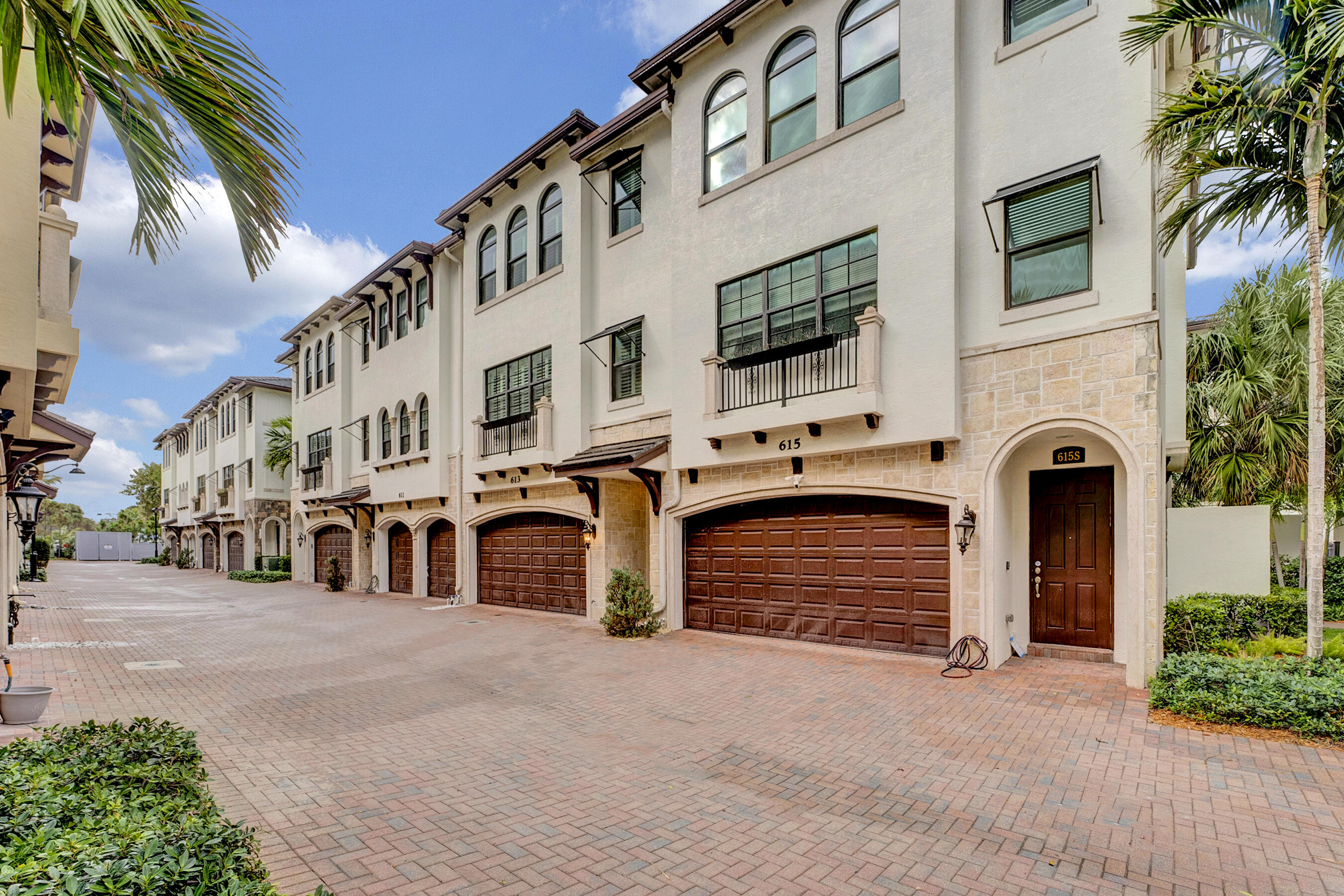 613 Windward Circle S