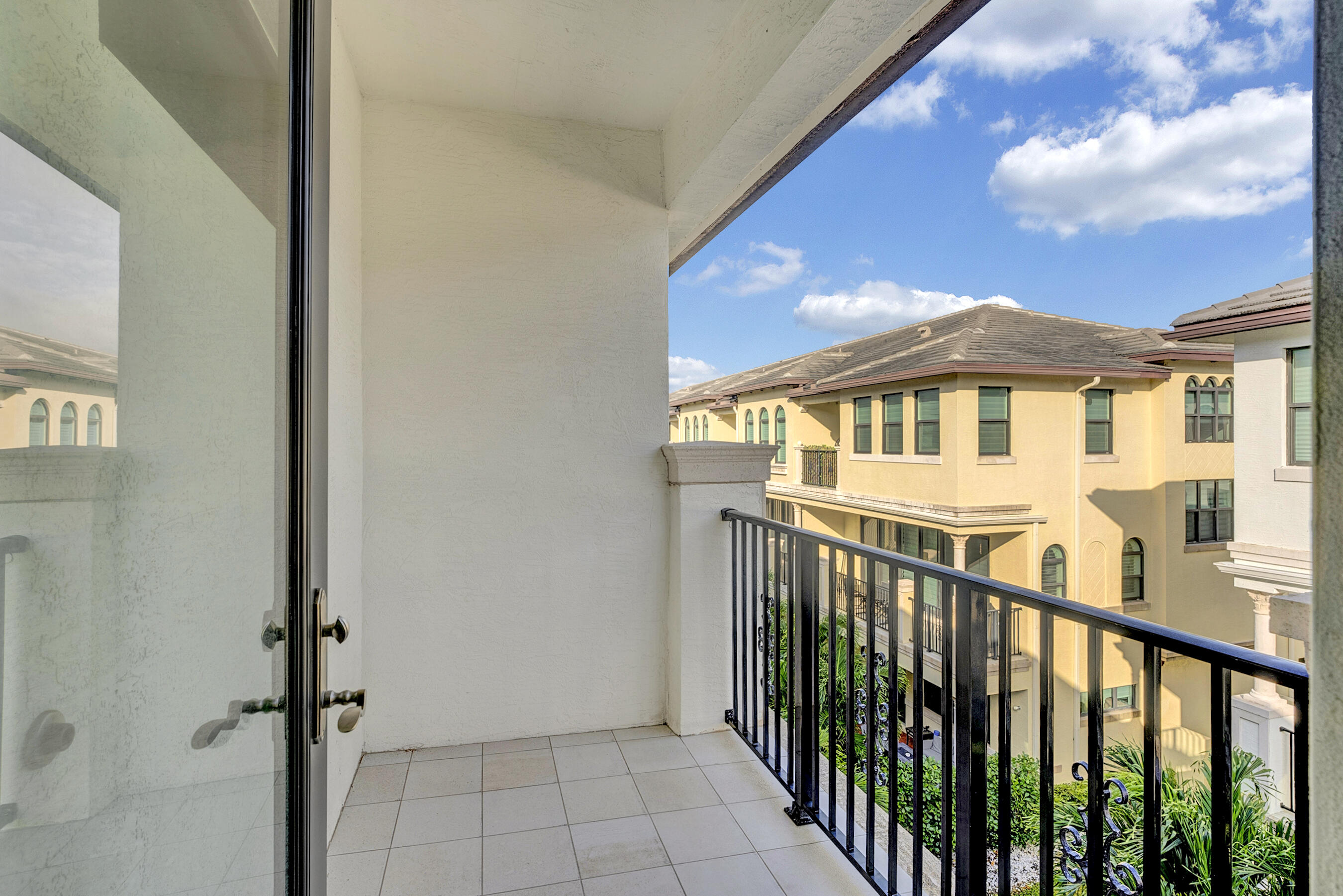 613 Windward Circle S