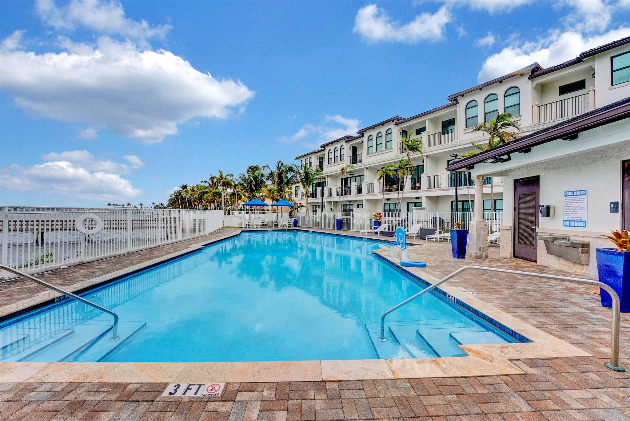 613 Windward Circle S