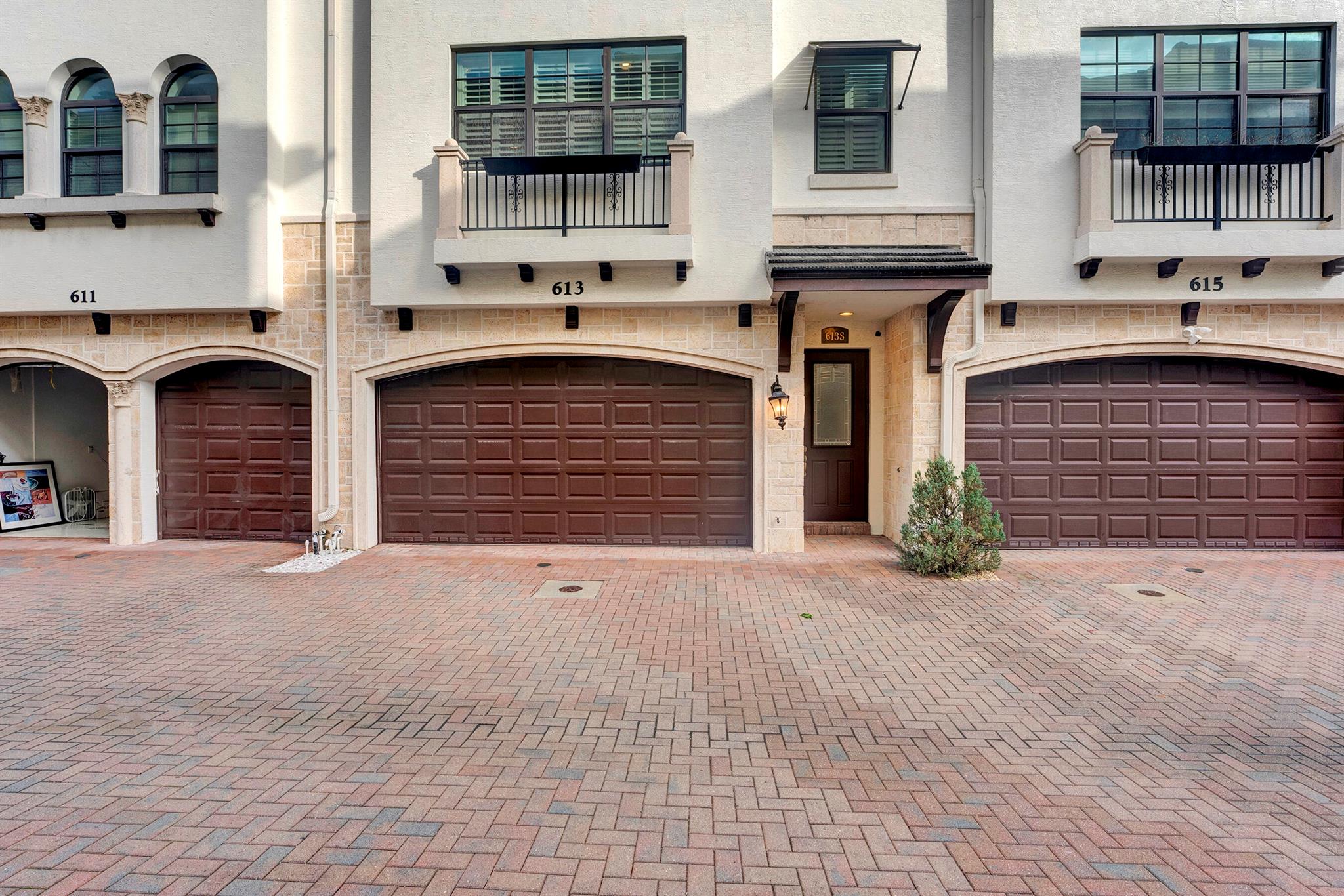 613 Windward Circle S