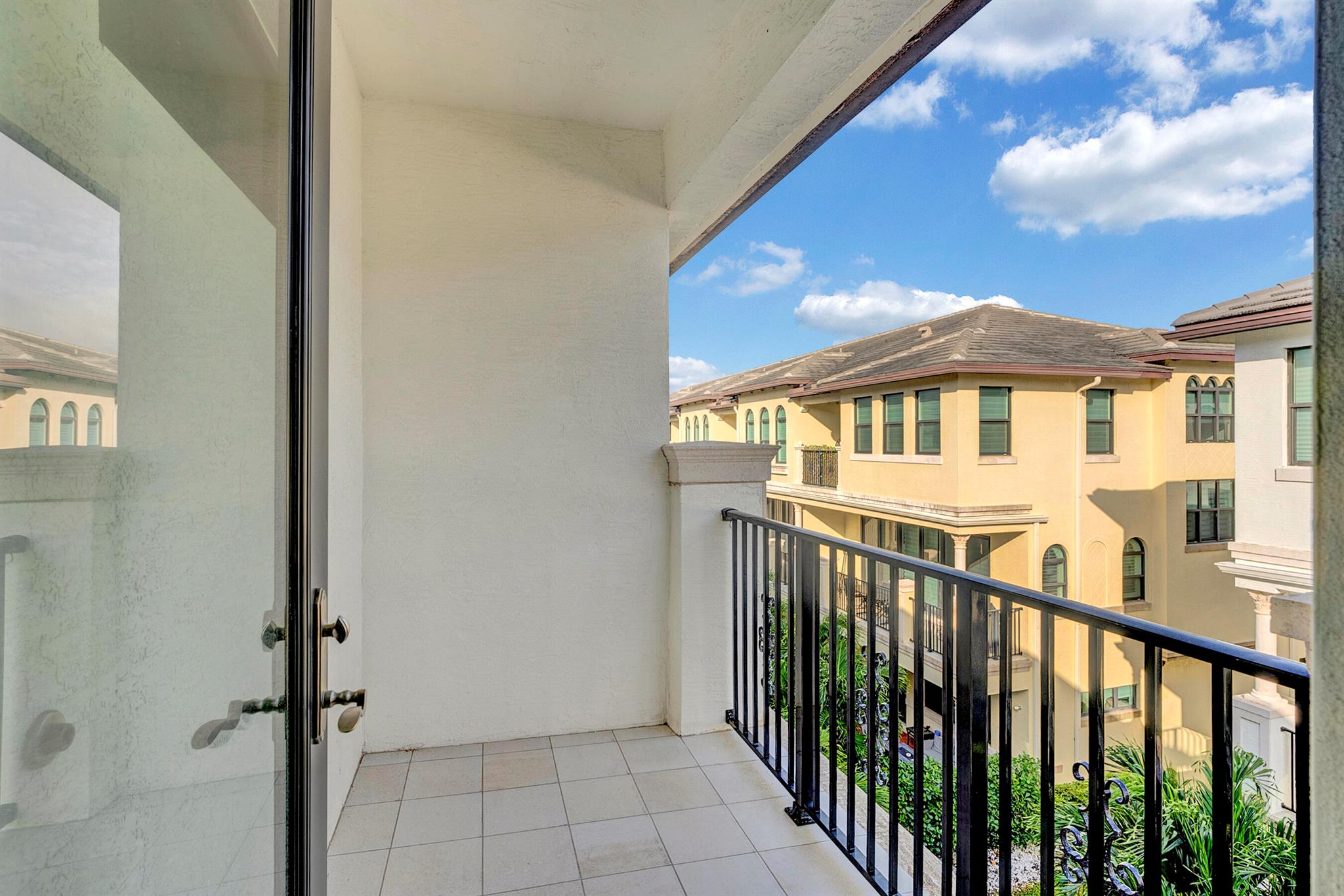 613 Windward Circle S