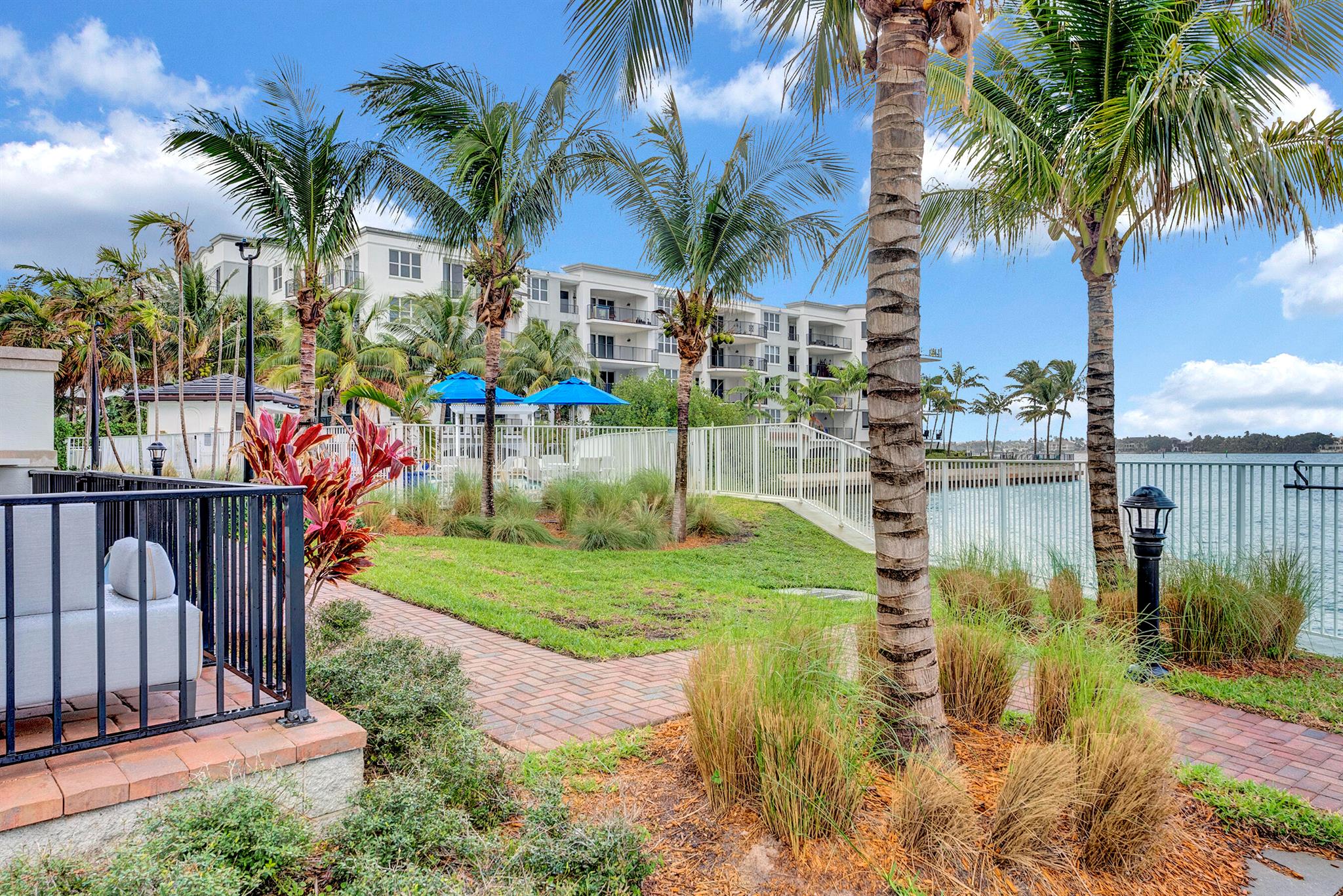 613 Windward Circle S