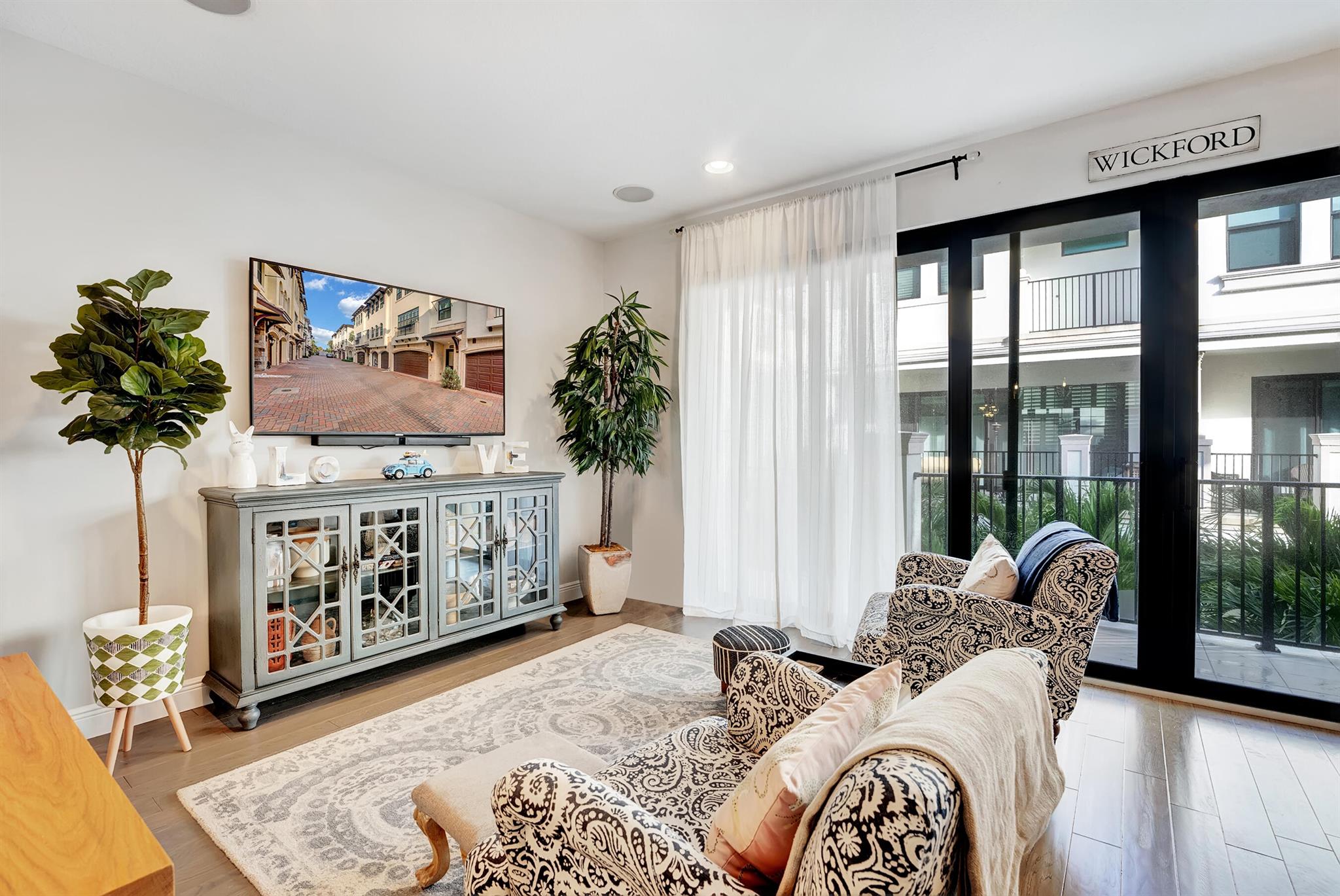 613 Windward Circle S