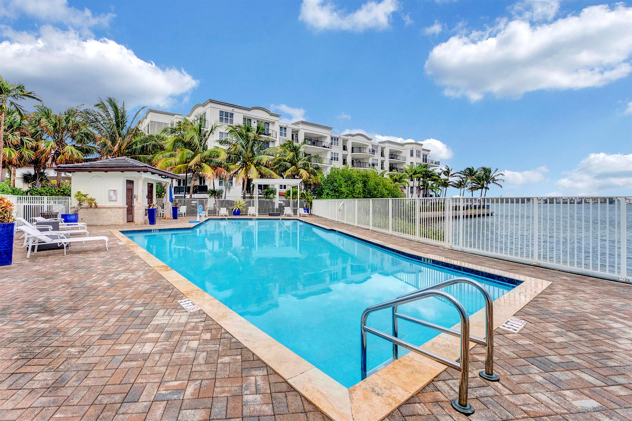 613 Windward Circle S