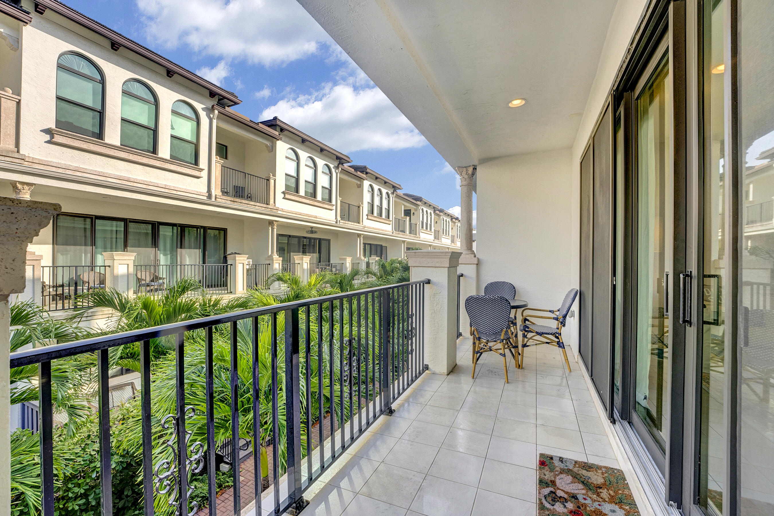 613 Windward Circle S