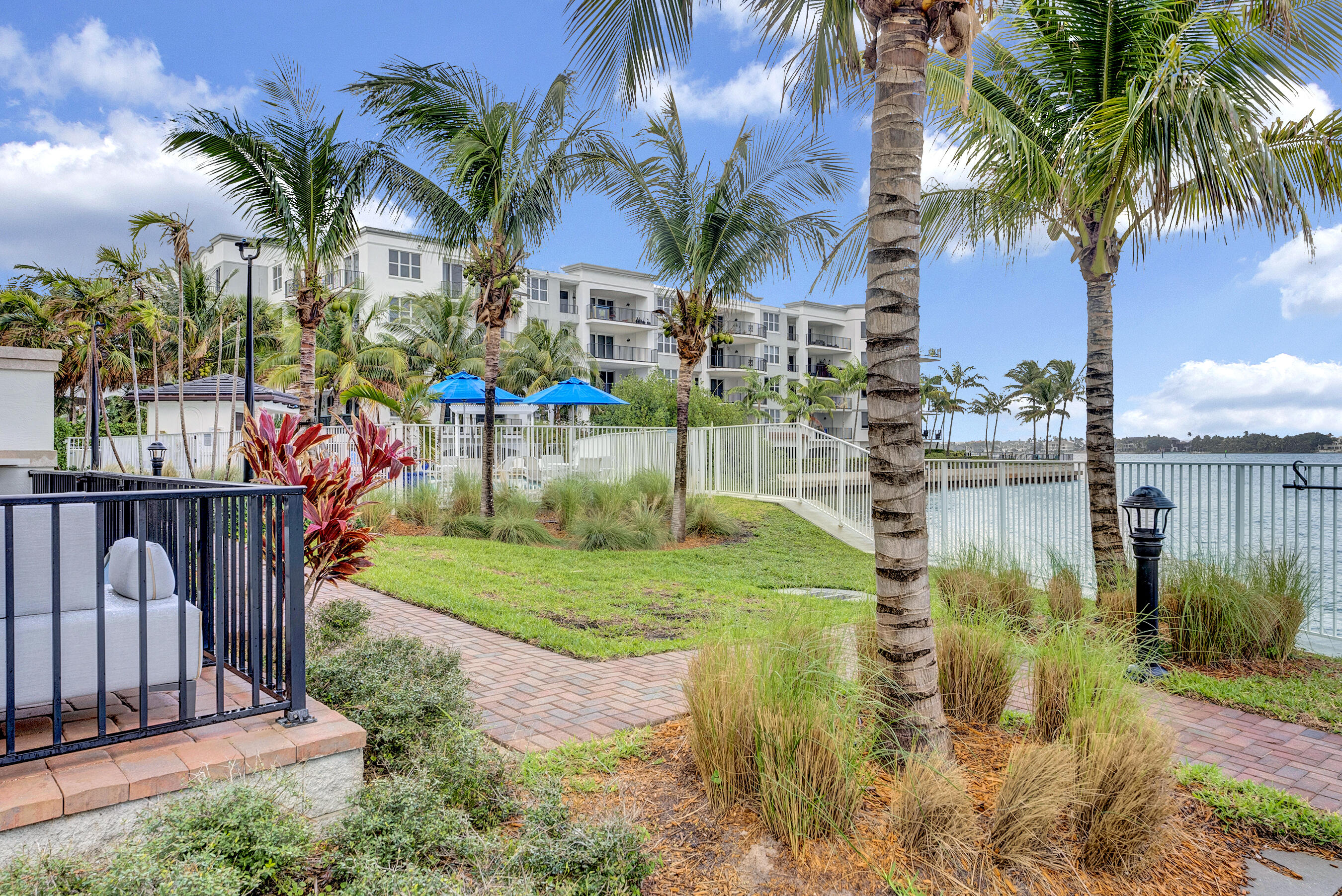 613 Windward Circle S