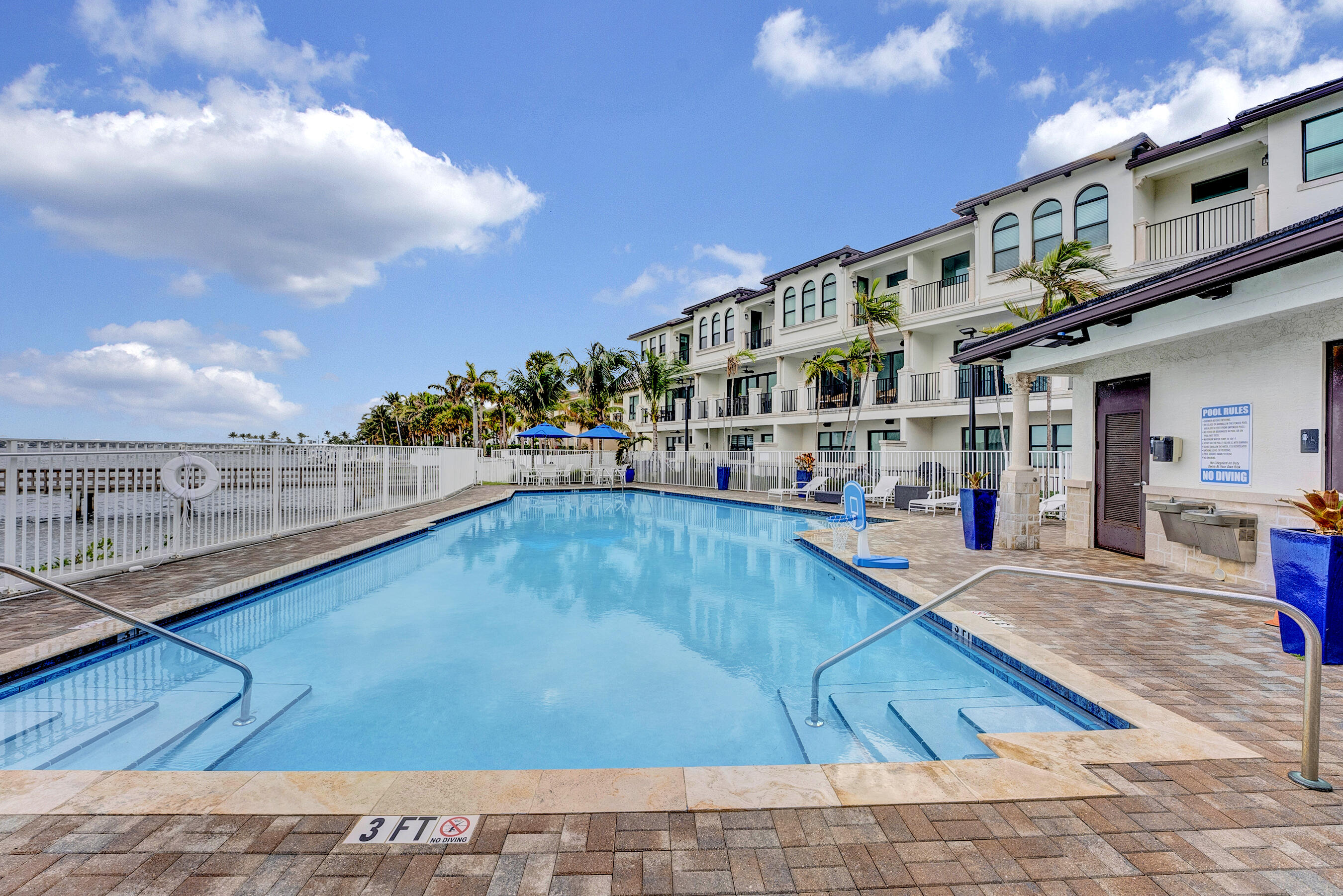 613 Windward Circle S