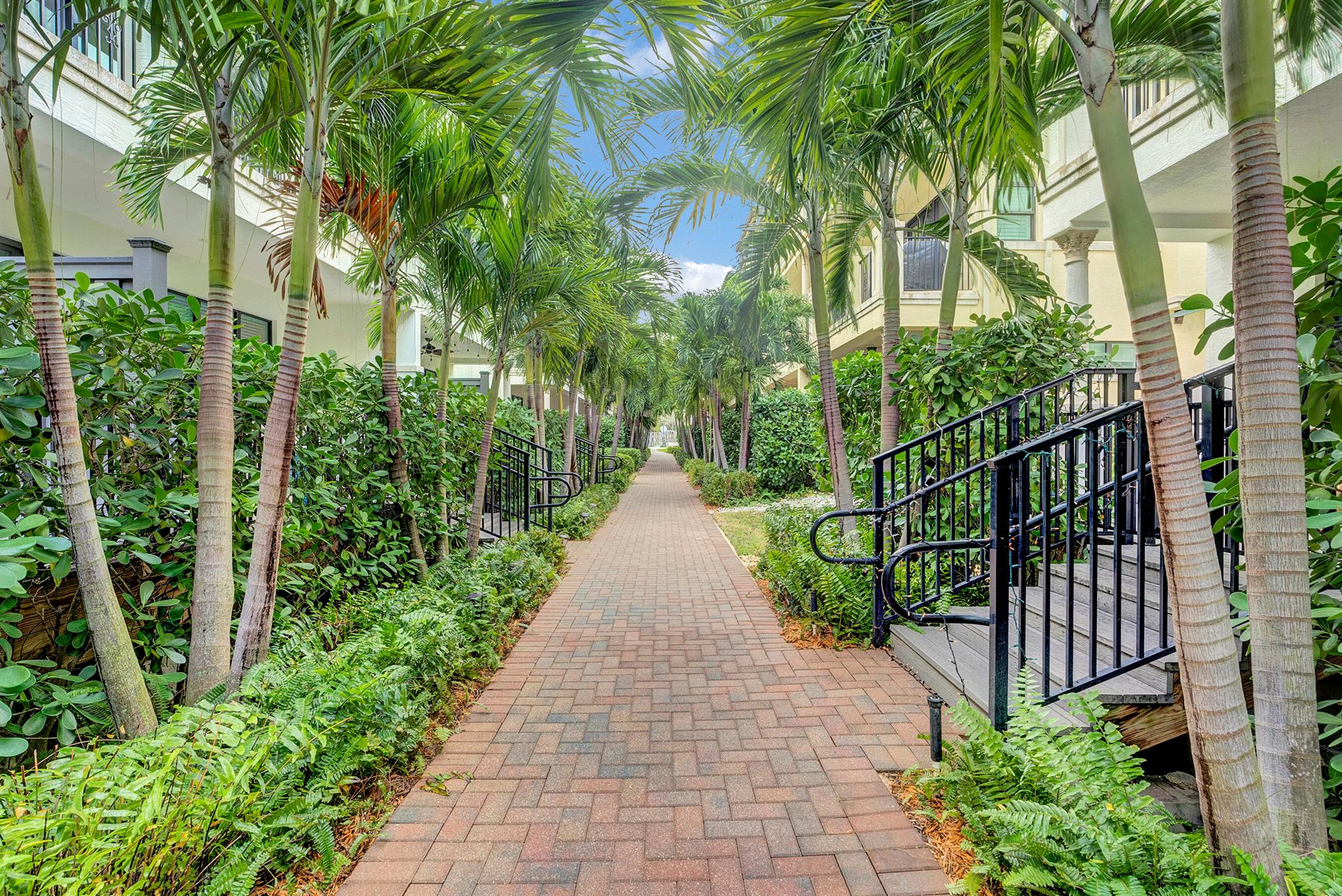 613 Windward Circle S