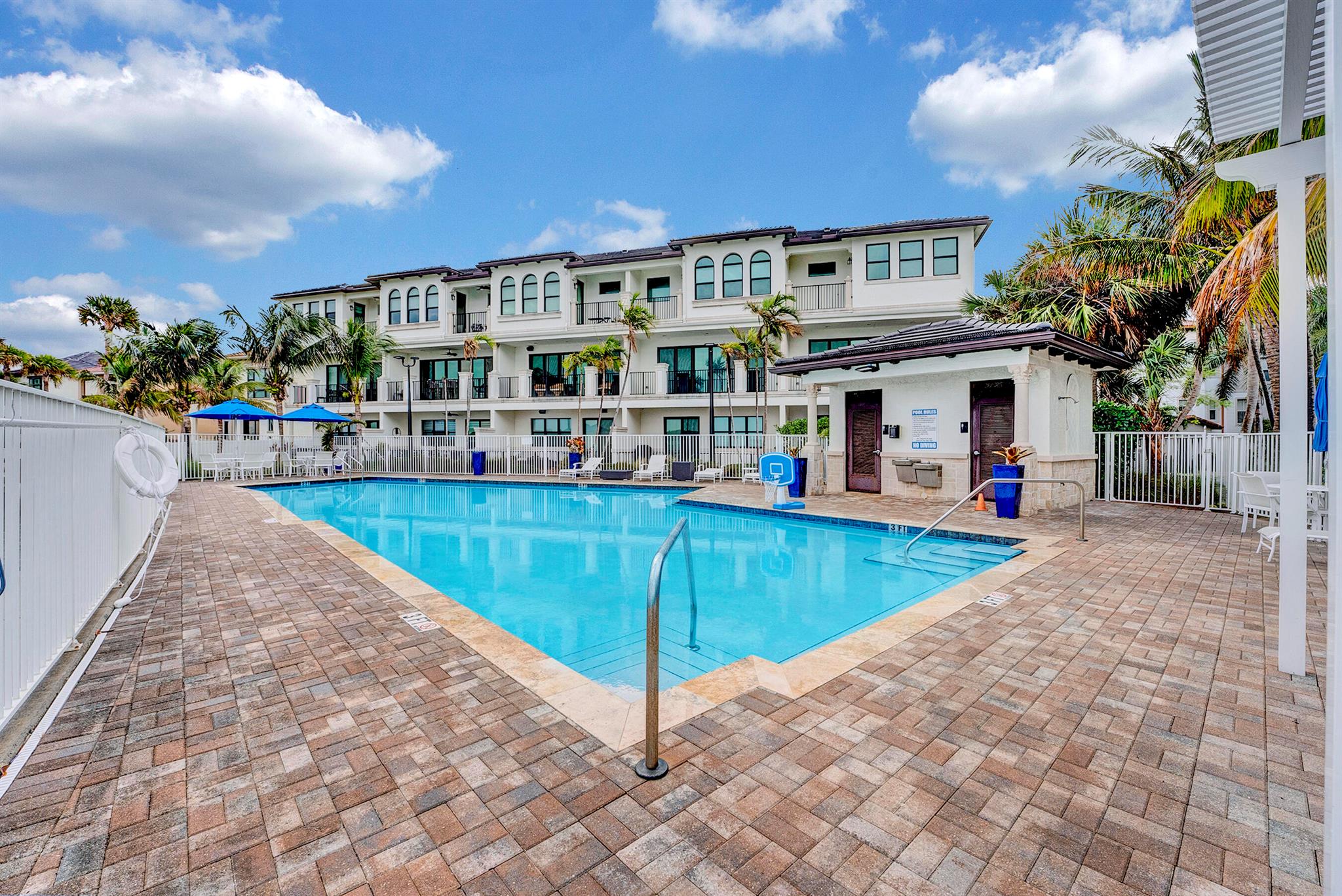 613 Windward Circle S