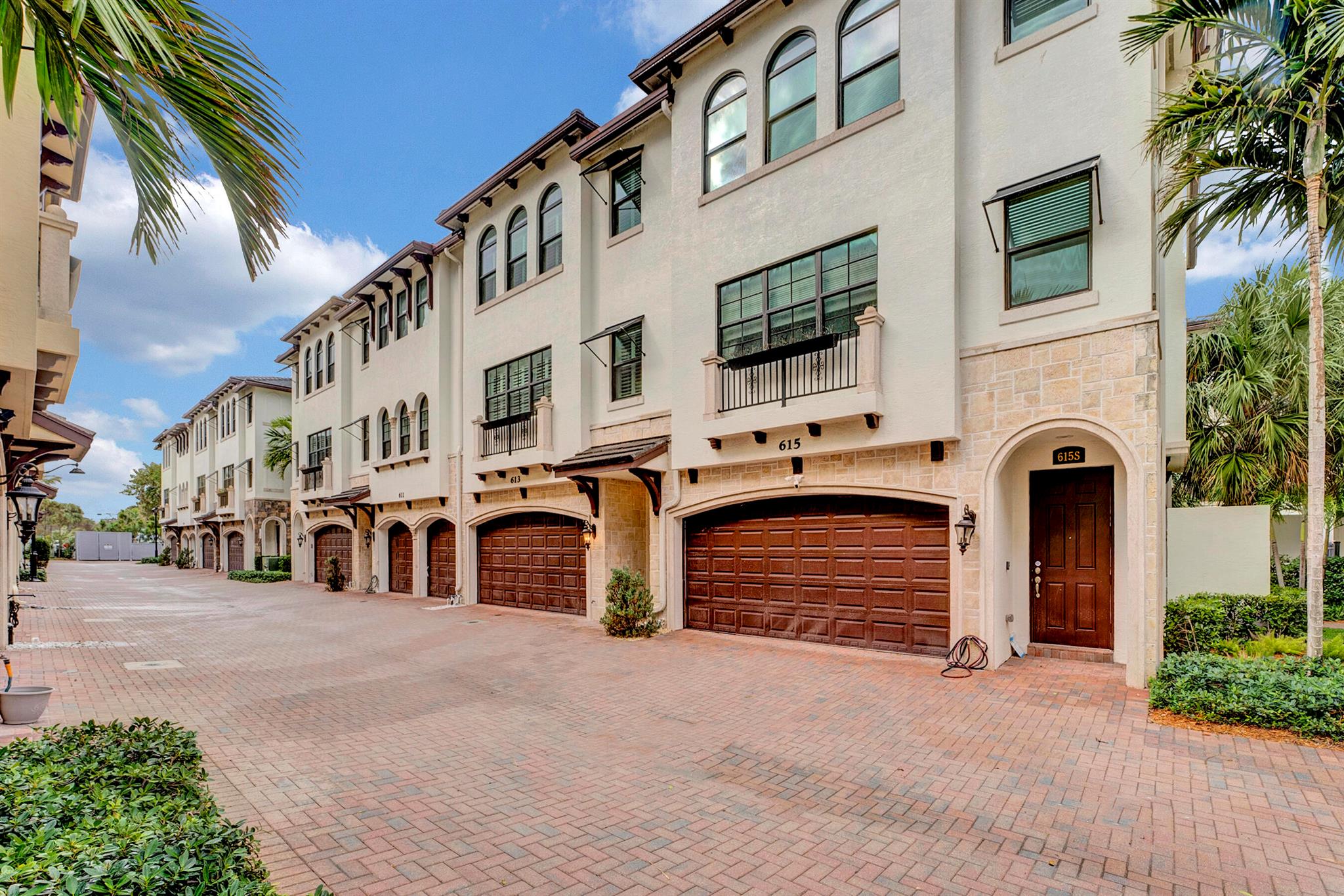 613 Windward Circle S