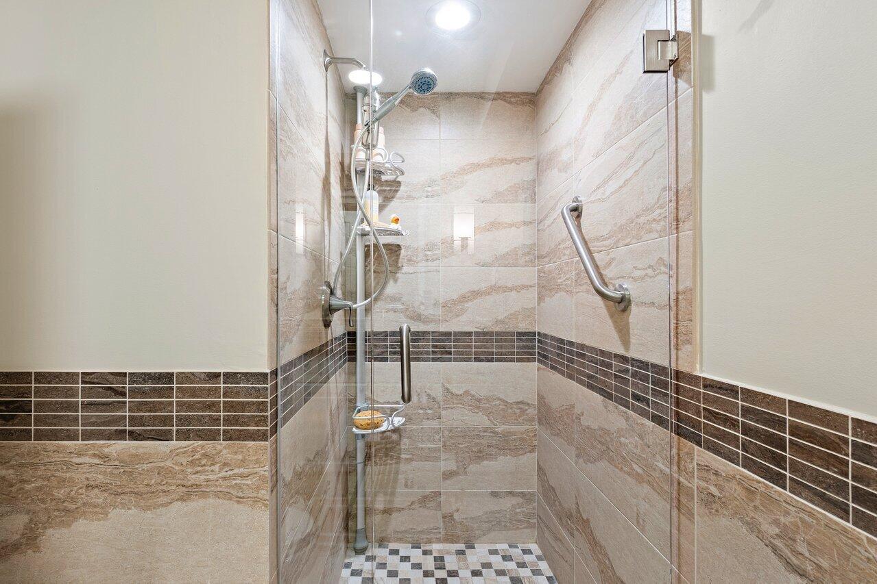 555 SE 6th Avenue 12 C