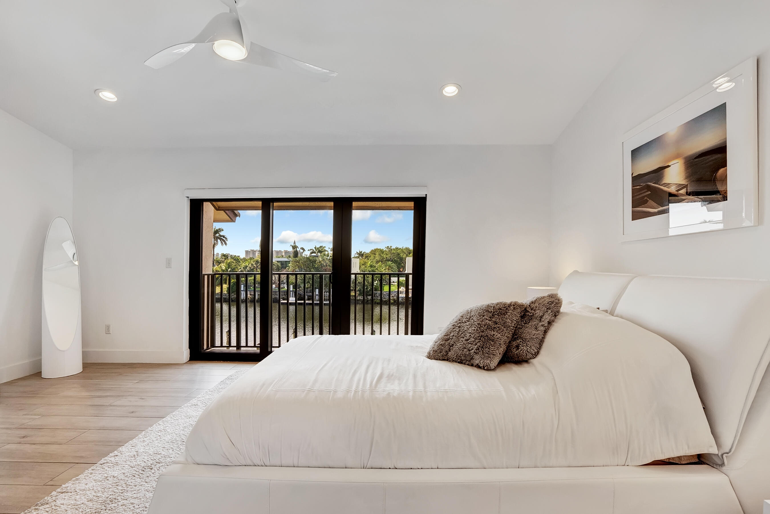 210 Captains Walk 716