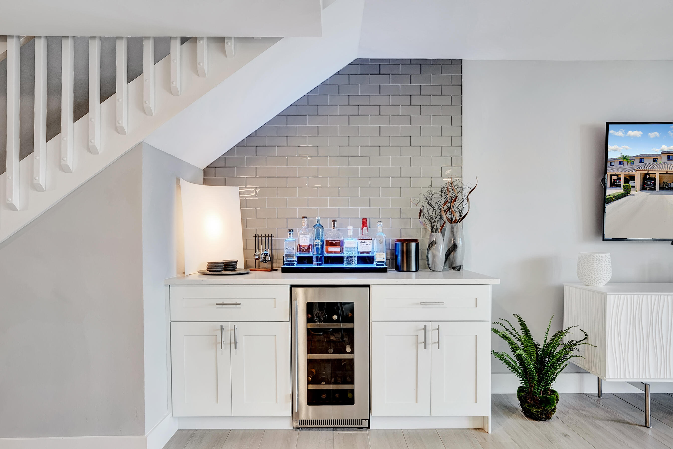 210 Captains Walk 716