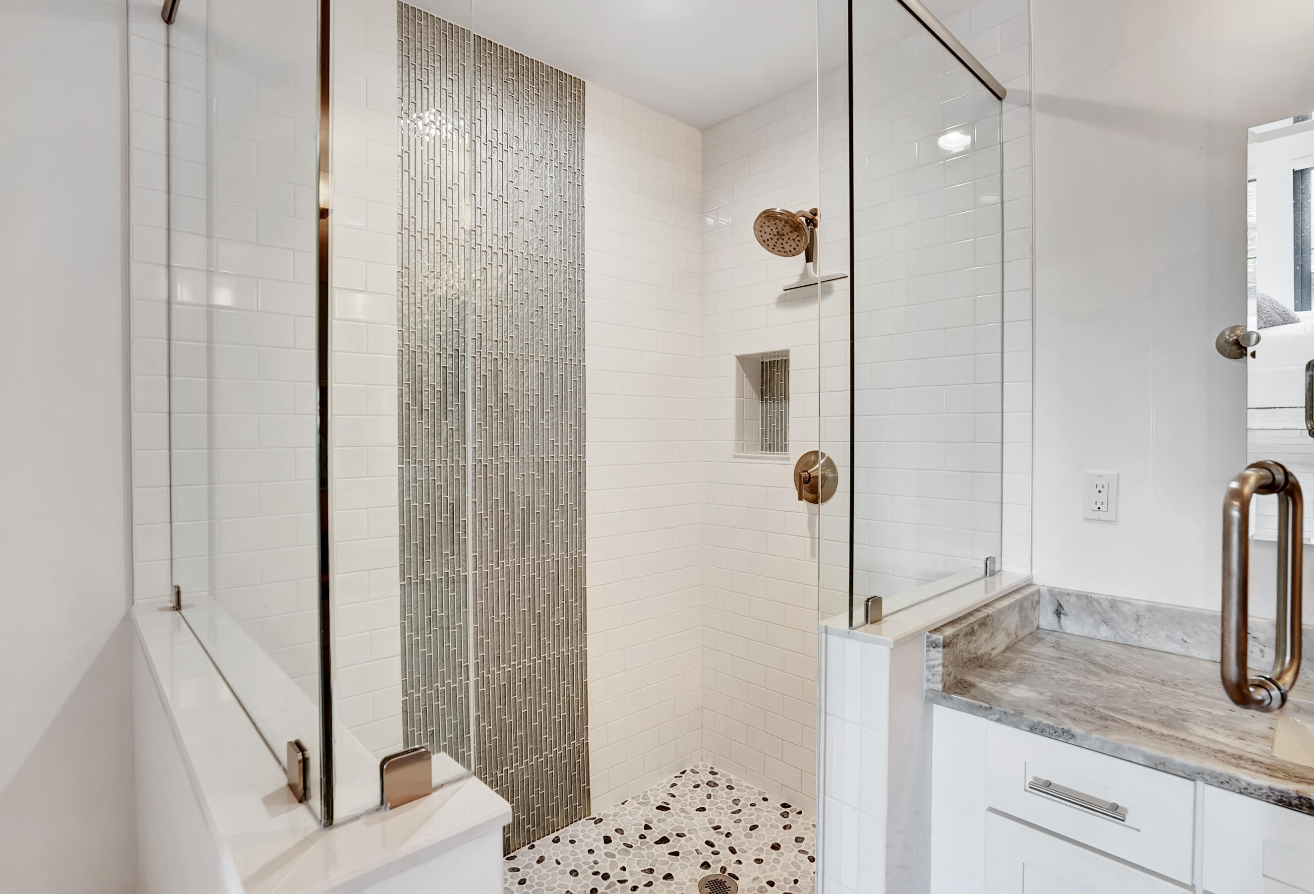 210 Captains Walk 716