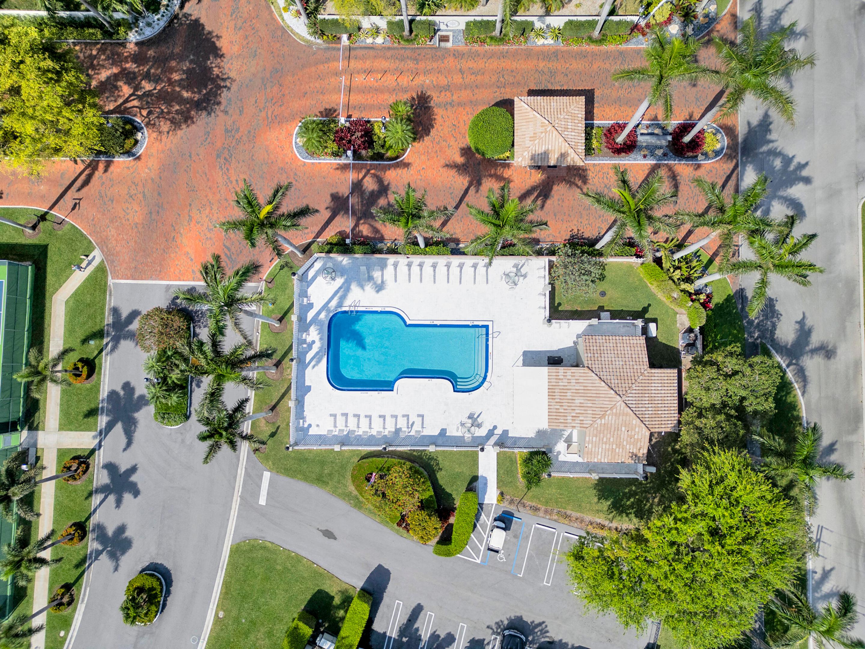 210 Captains Walk 716