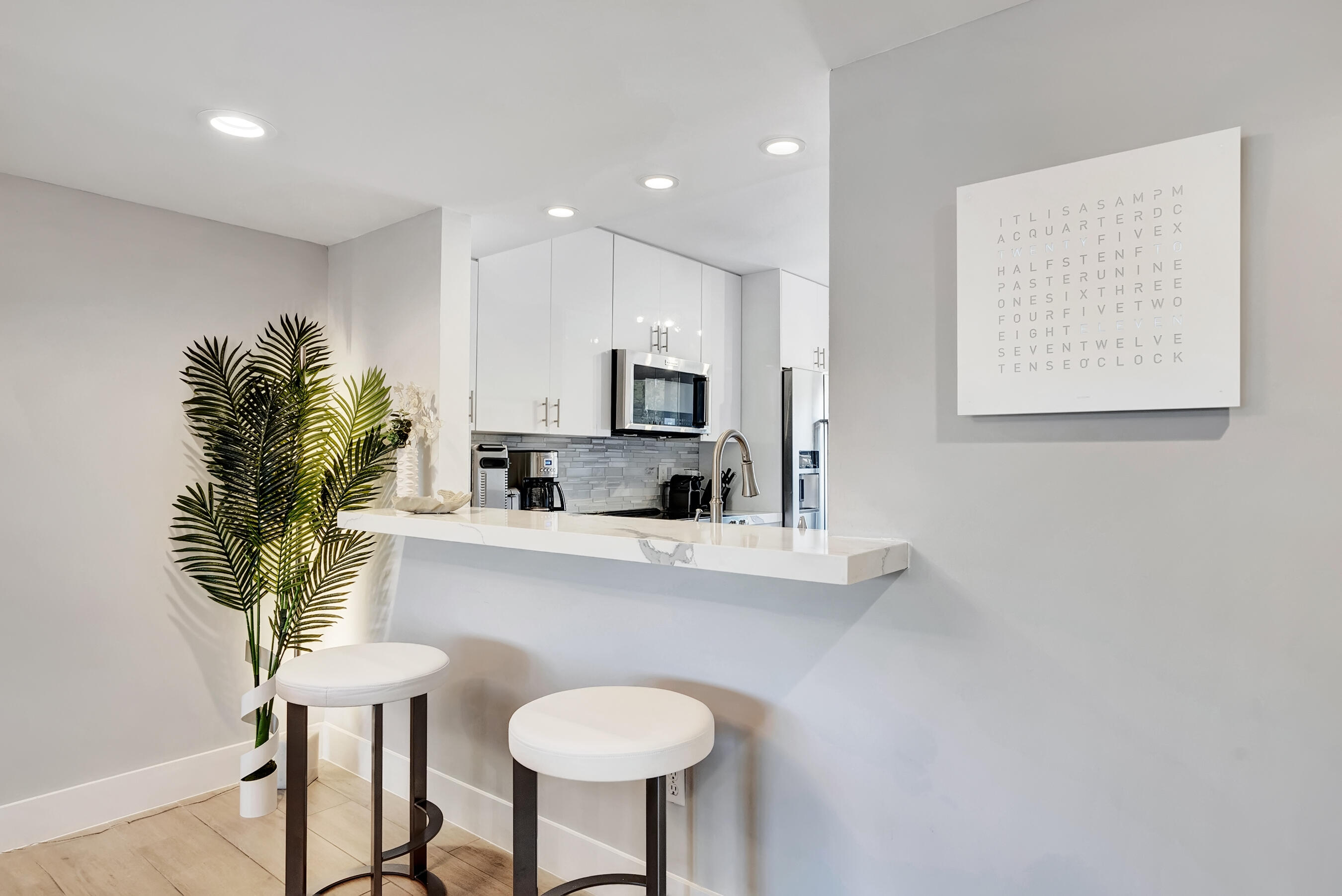 210 Captains Walk 716