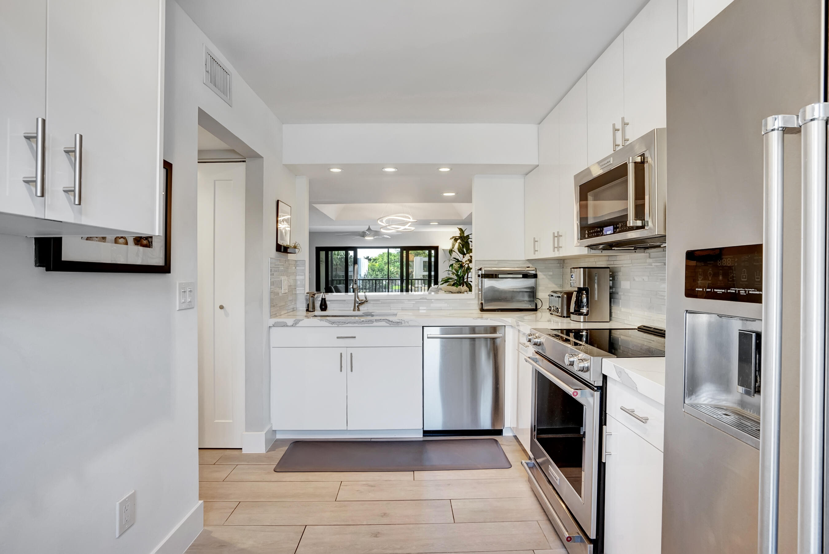 210 Captains Walk 716