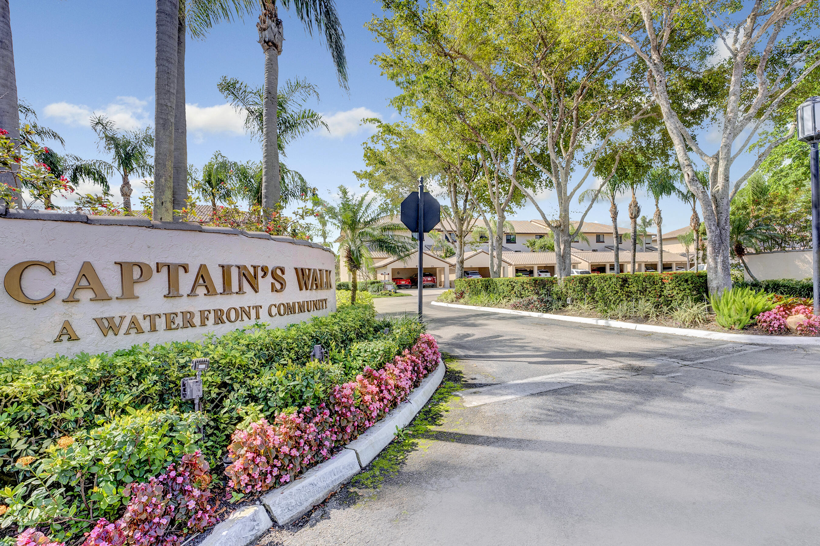 210 Captains Walk 716