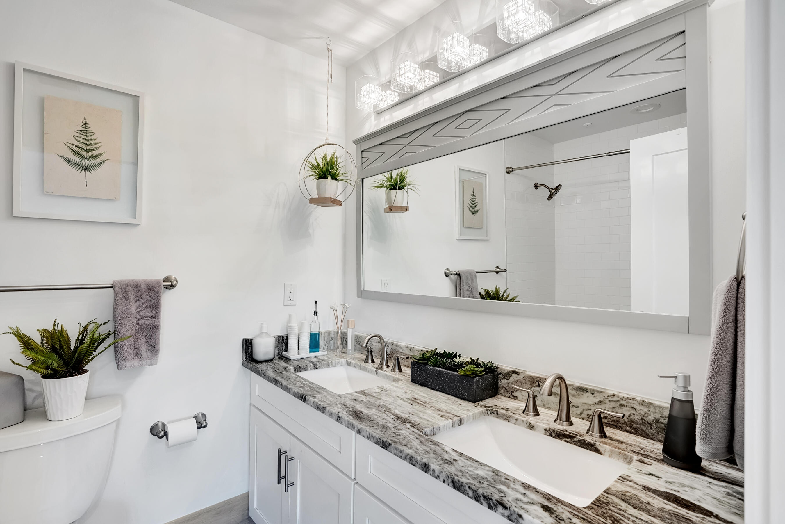 210 Captains Walk 716