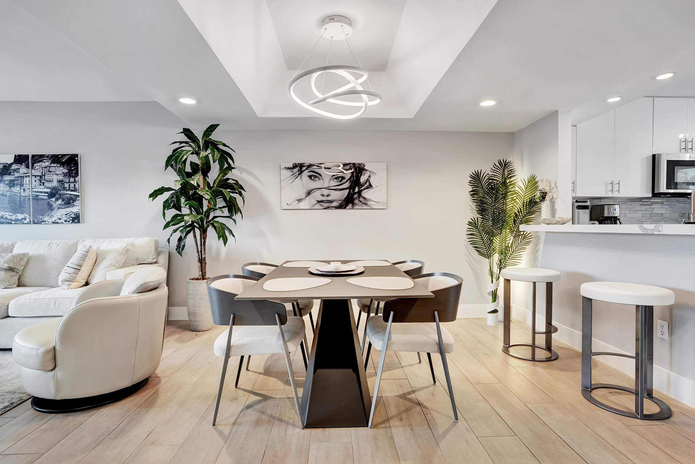 210 Captains Walk 716