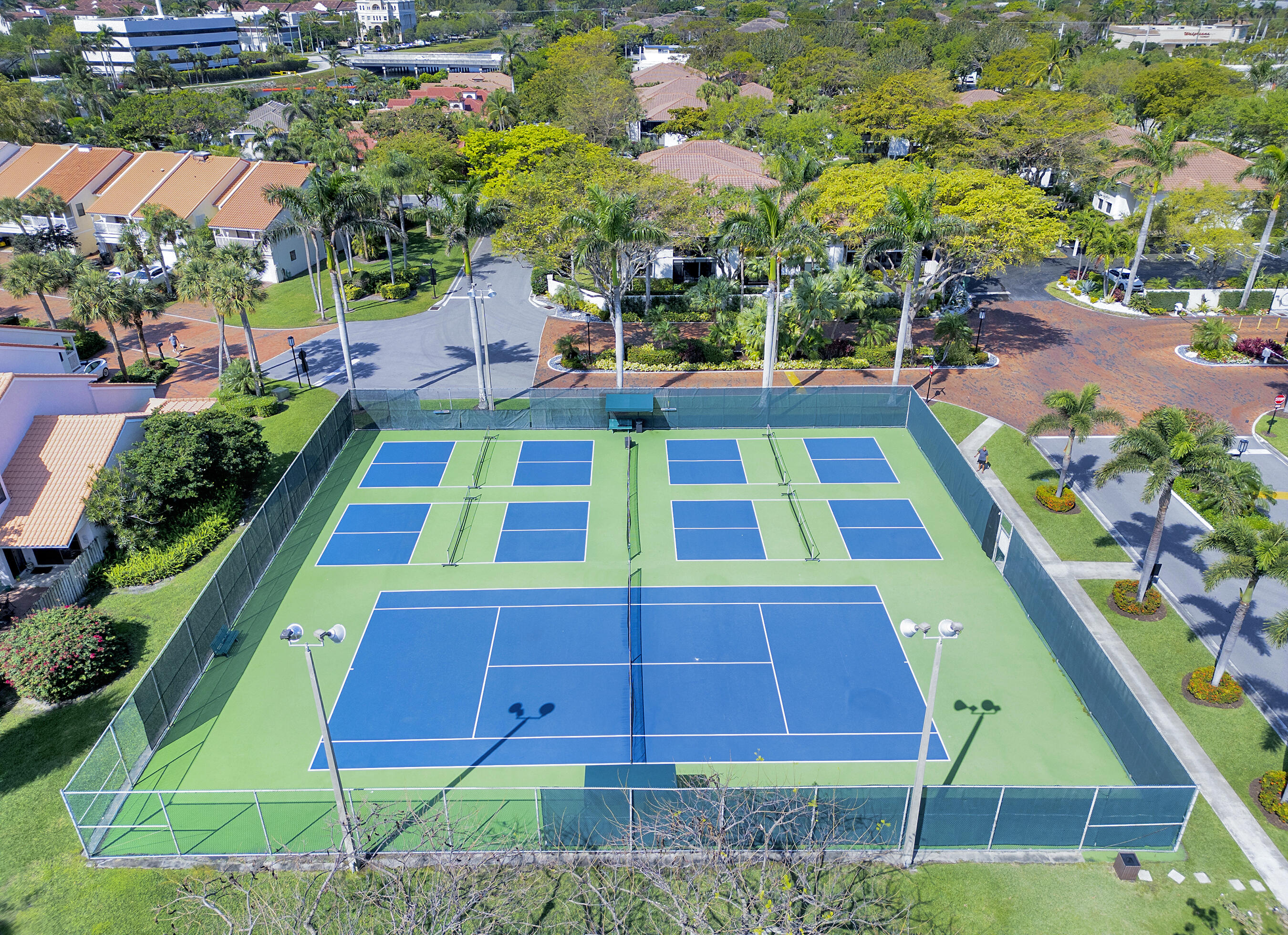 210 Captains Walk 716