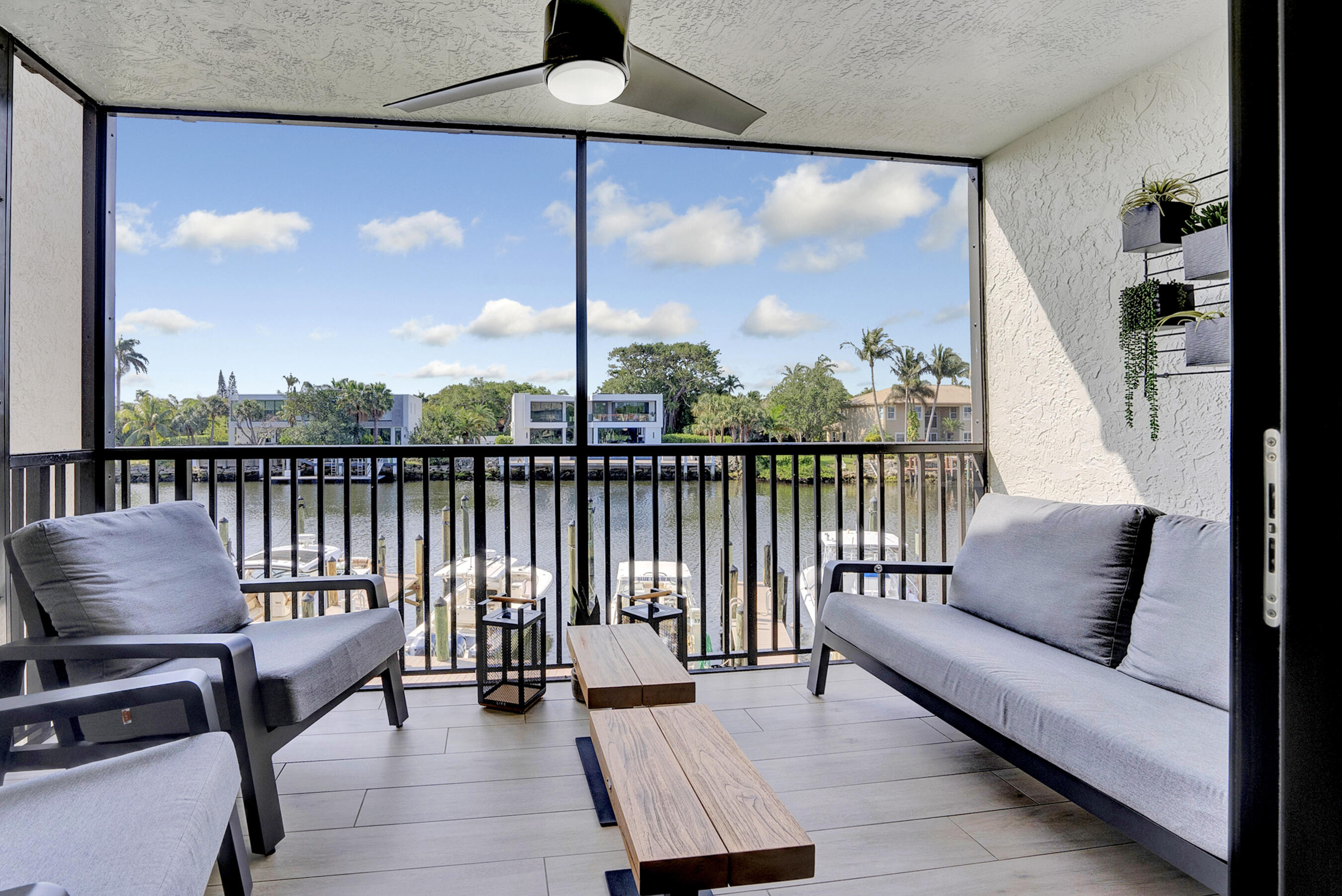 210 Captains Walk 716