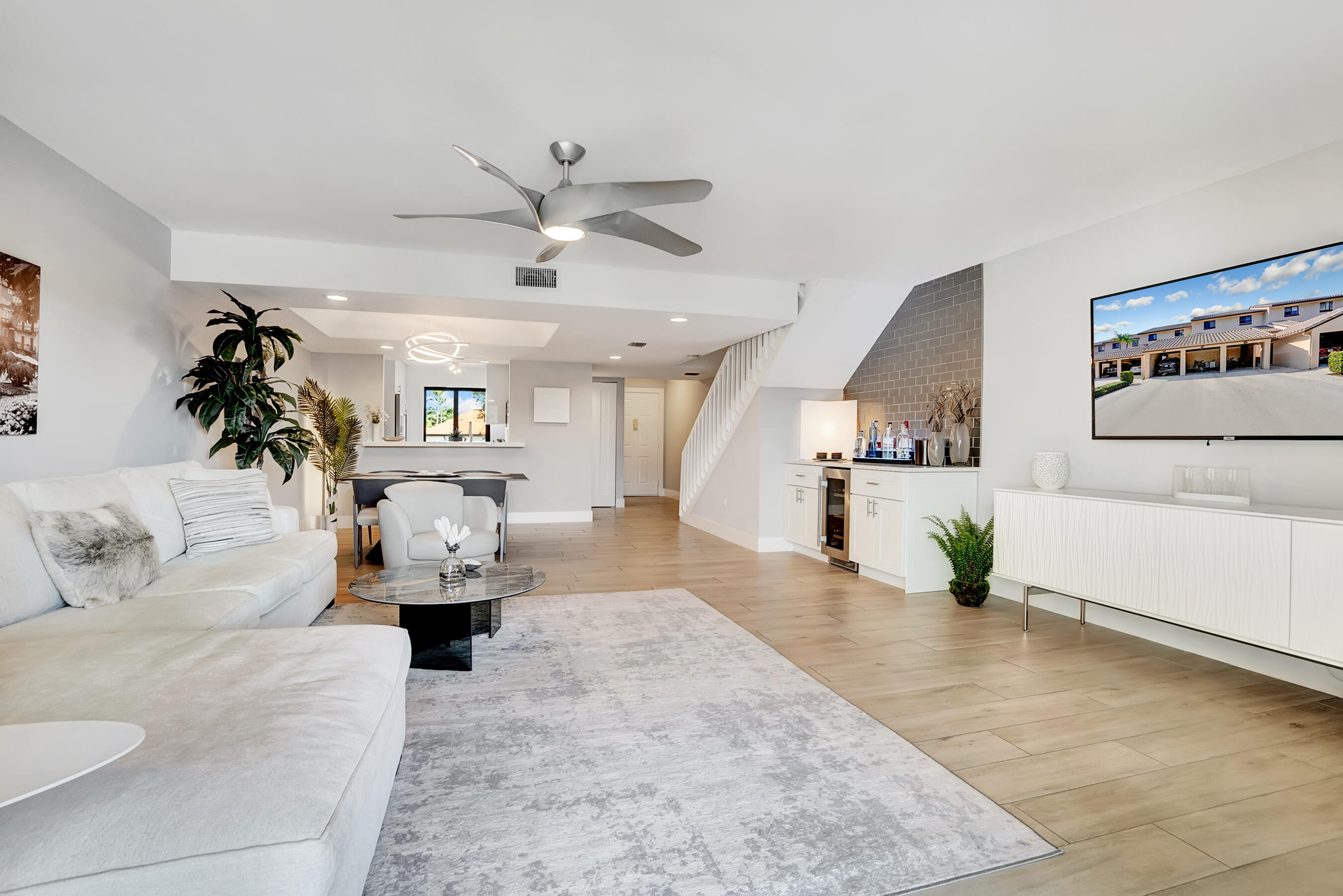 210 Captains Walk 716