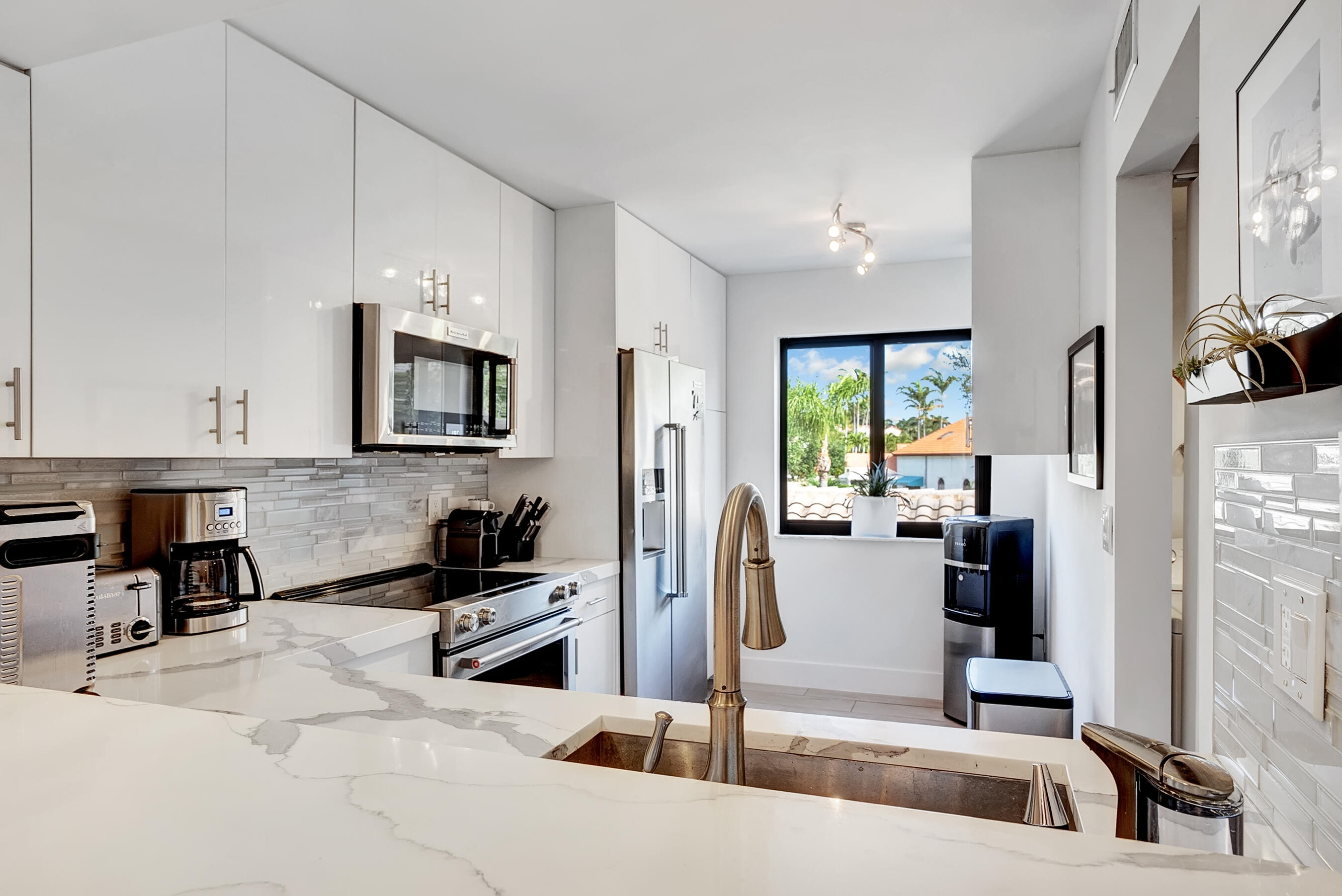 210 Captains Walk 716