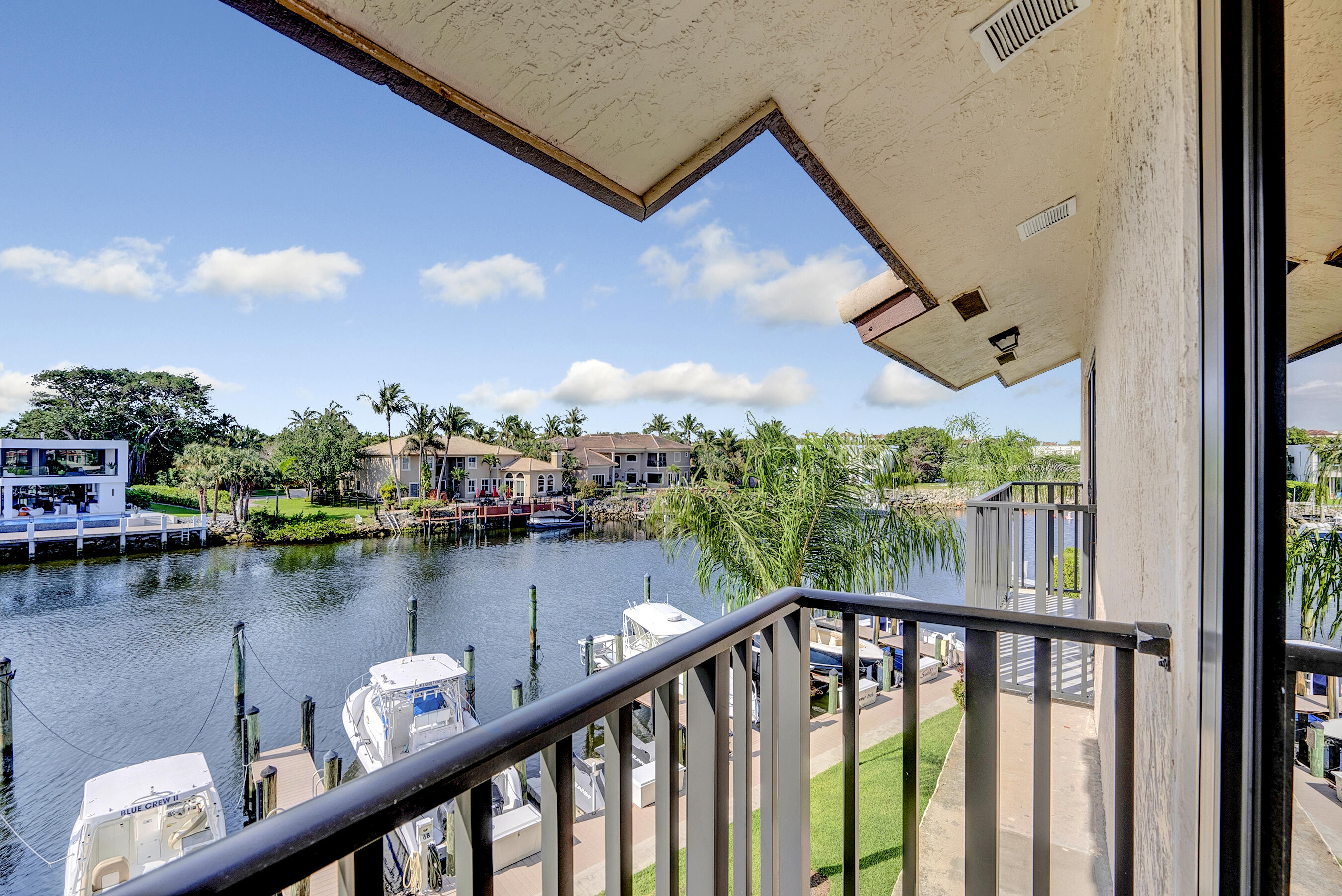 210 Captains Walk 716