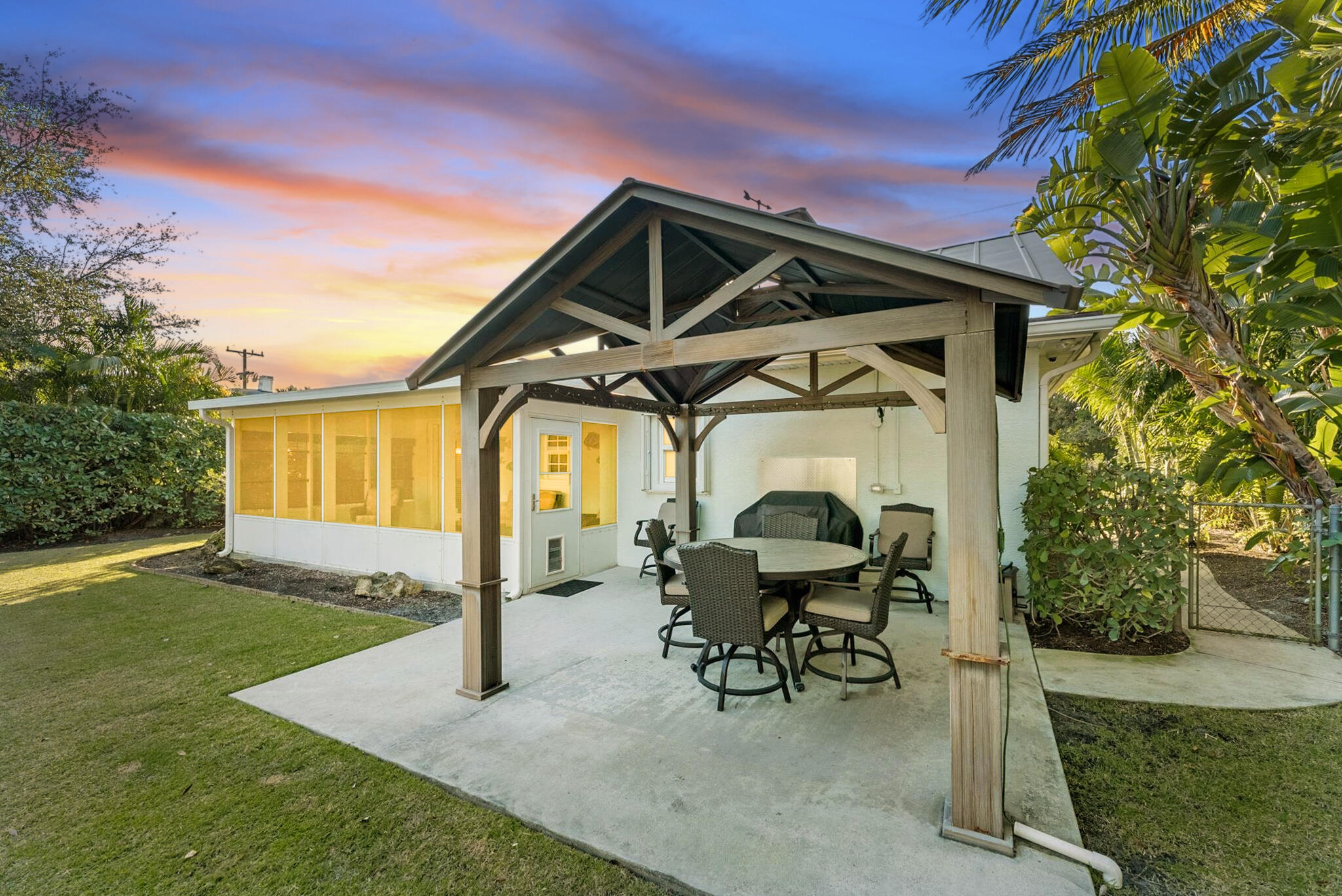 107 NW 4th Avenue