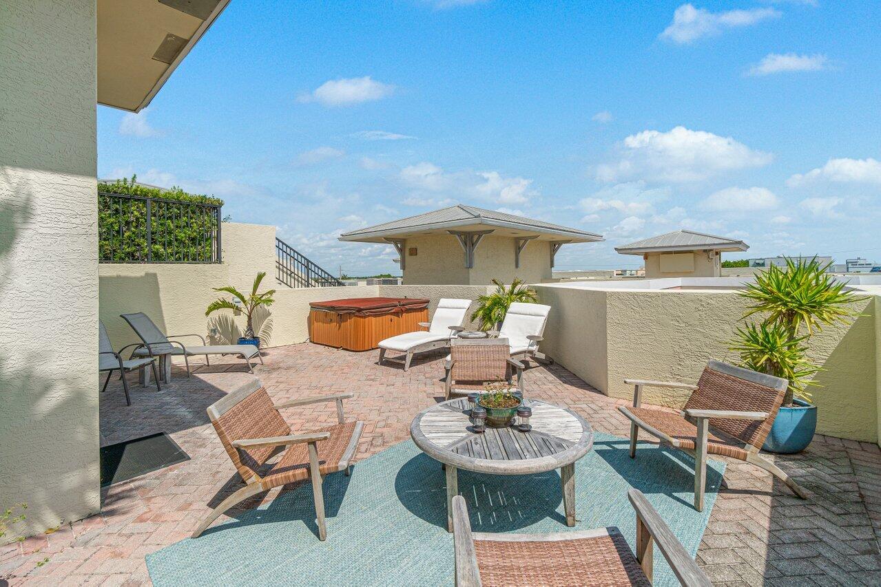 225 NE 1st Street 415