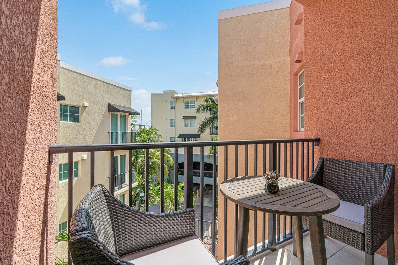 225 NE 1st Street 415