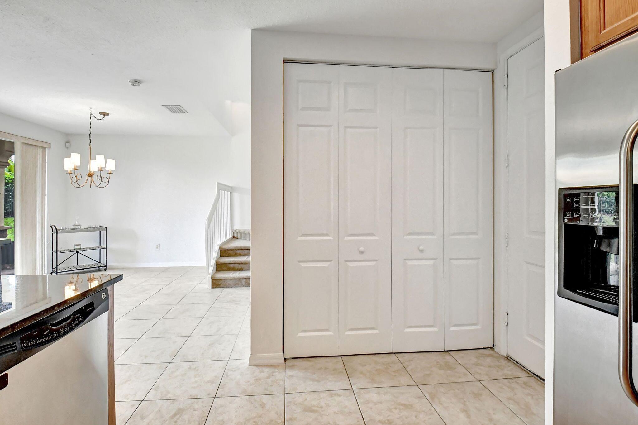 106 S Longport Circle H